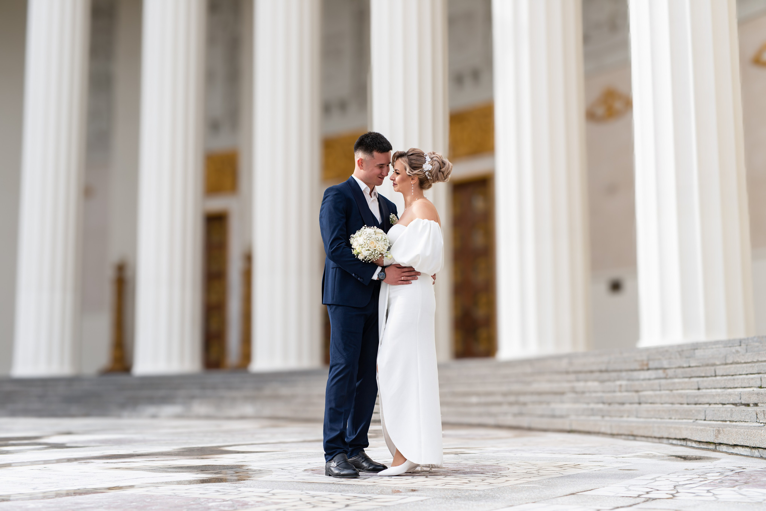 Свадебная фотосессия Юлии и Андрея на ВДНХ. Репортажный и персональный фотограф в Москве