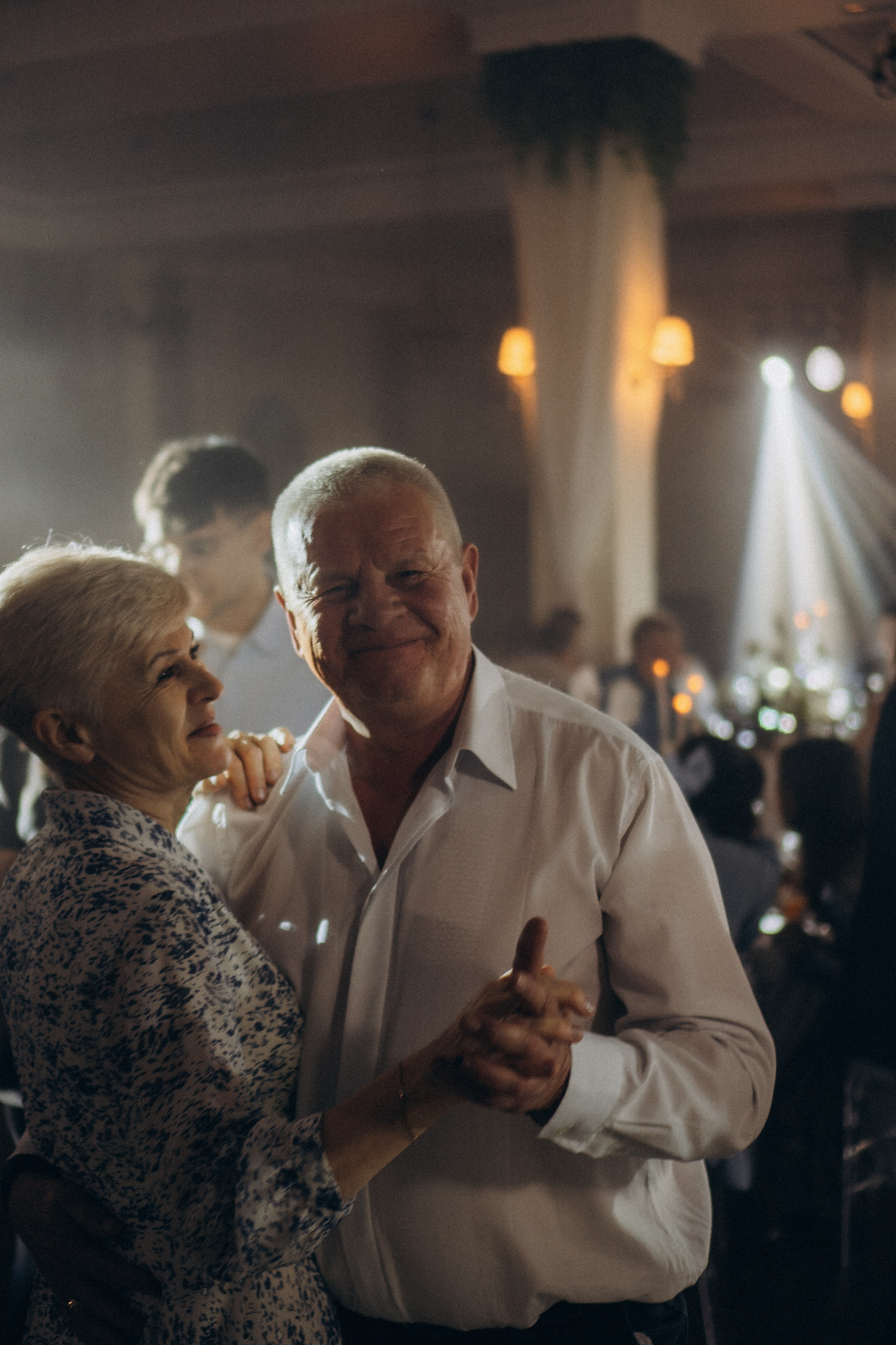 СВАДЕБНАЯ СЬЕМКА СБОРОВ В ОТЕЛЕ И ВЫЕЗД НА ЦЕРЕМОНИЮ (СНЯТО В СИБИРЕ В НИЖНЕВАРТОВСКЕ). Профессиональный фотограф, Санкт-Петербург — Виктория Богомолова