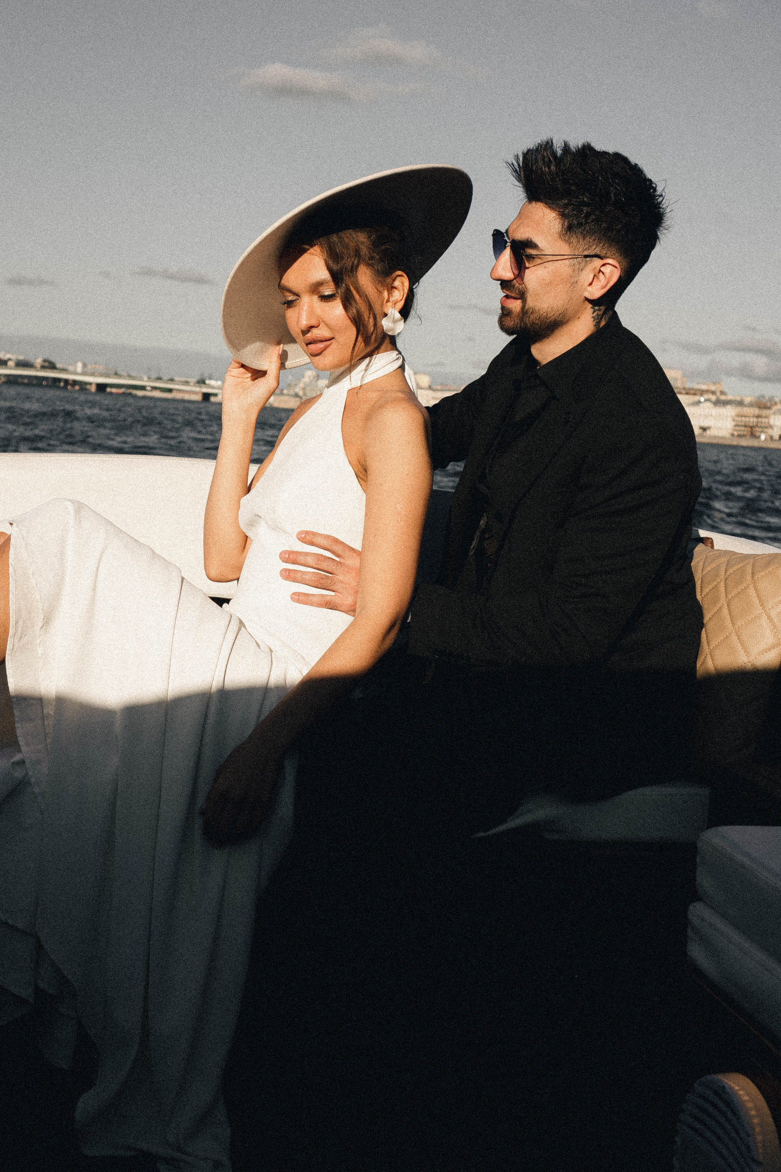 СВАДЕНБНАЯ СЬЕМКА НА КАТЕРЕ ПО КАНАЛАМ САНКТ-ПЕТЕРБУРГА И В АКВАТОРИИ НЕВЫ. Профессиональный фотограф, Санкт-Петербург — Виктория Богомолова