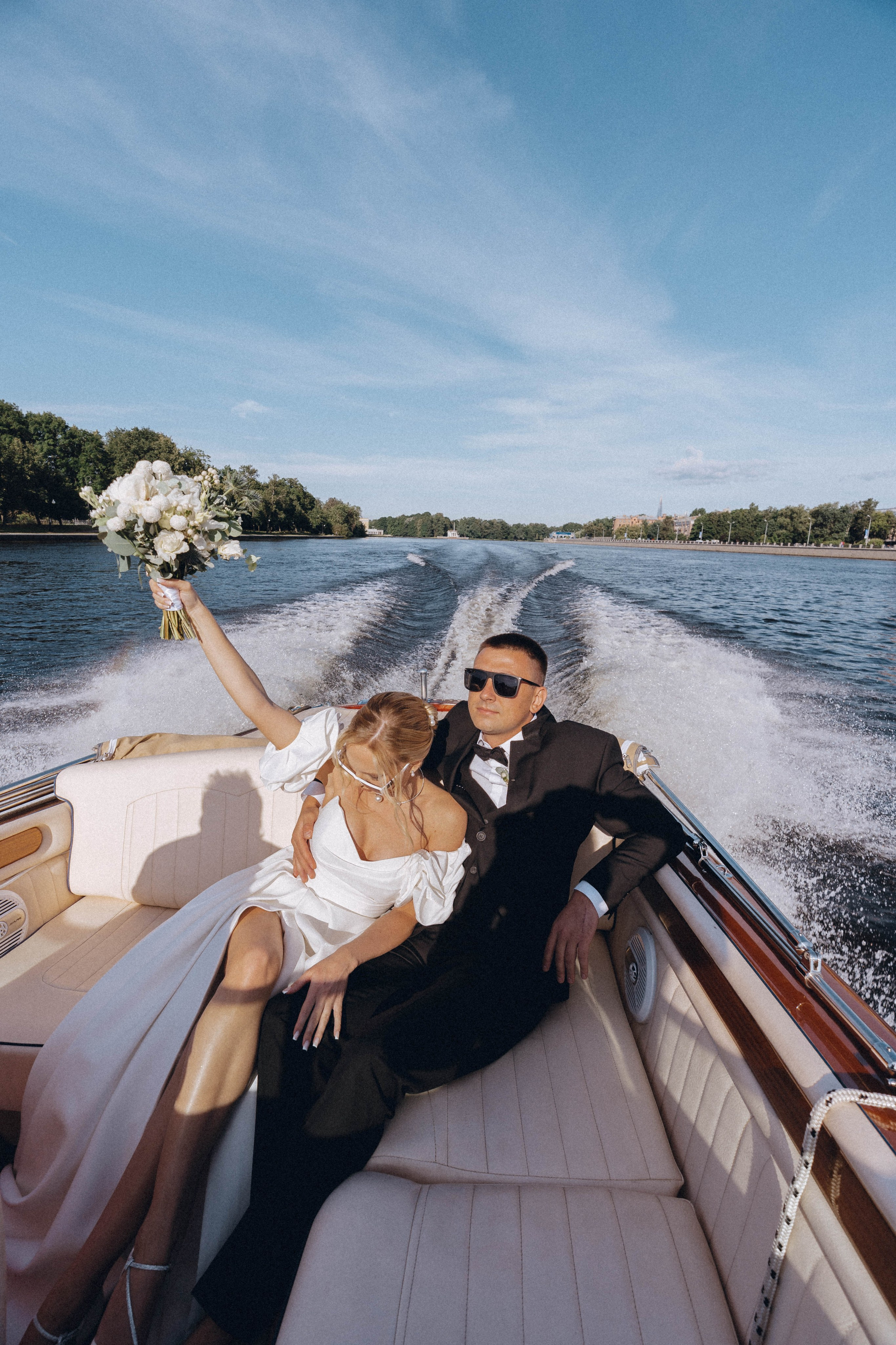 СВАДЕНБНАЯ СЬЕМКА НА КАТЕРЕ ПО КАНАЛАМ САНКТ-ПЕТЕРБУРГА И В АКВАТОРИИ НЕВЫ. Профессиональный фотограф, Санкт-Петербург — Виктория Богомолова