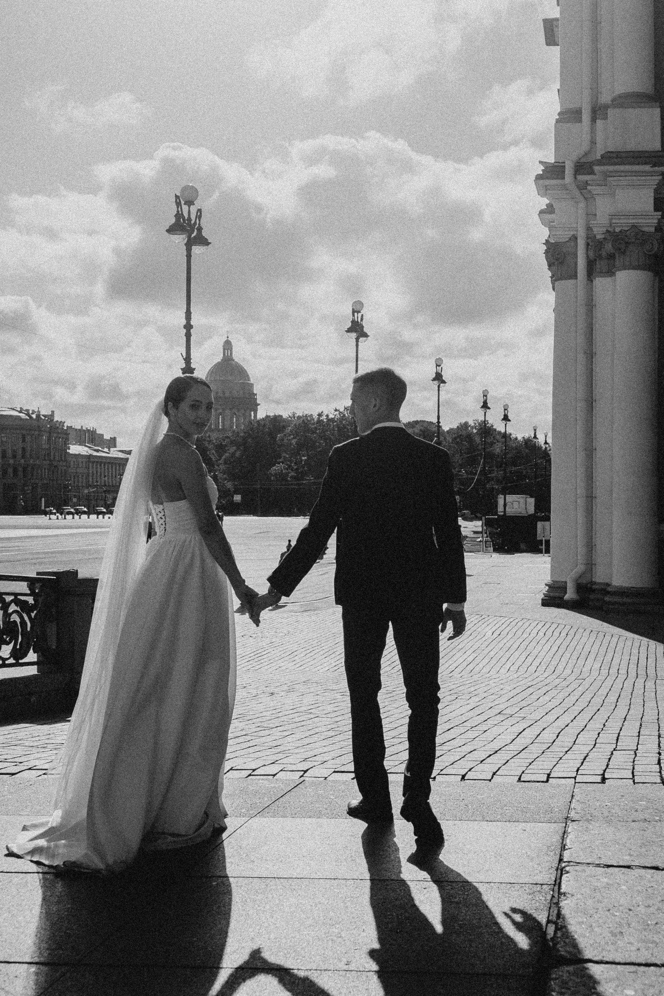 СВАДЕБНАЯ ПРОГУЛКА В САНТК-ПЕТЕРБУРГЕ (ИСАКИЕВСКИЙ СОБОР, ЗИМНЯЯ КАНАВКА, ЭРМИТАЖ И БОЛЬШАЯ МОРСКАЯ УЛИЦА). Профессиональный фотограф, Санкт-Петербург — Виктория Богомолова