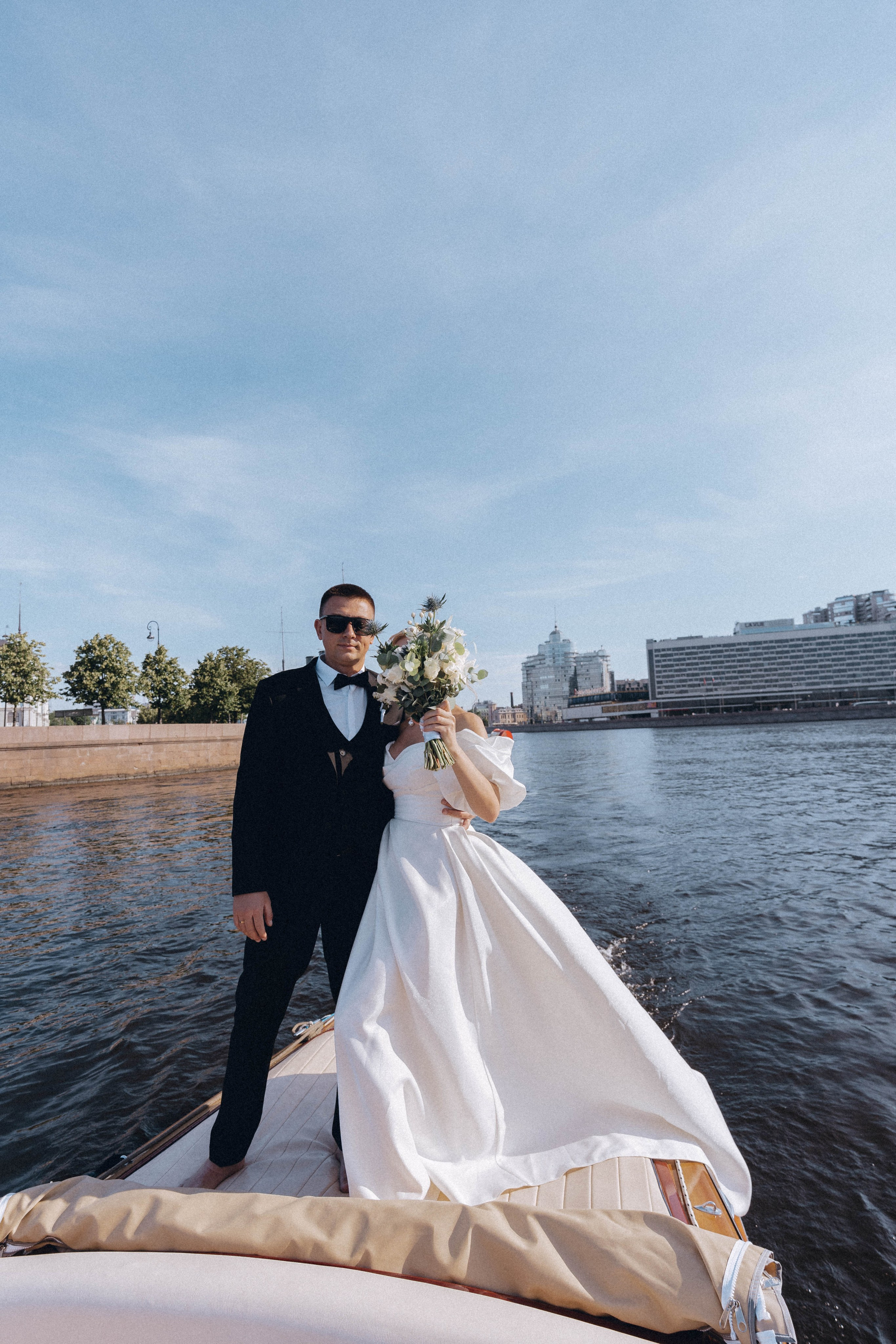 СВАДЕНБНАЯ СЬЕМКА НА КАТЕРЕ ПО КАНАЛАМ САНКТ-ПЕТЕРБУРГА И В АКВАТОРИИ НЕВЫ. Профессиональный фотограф, Санкт-Петербург — Виктория Богомолова