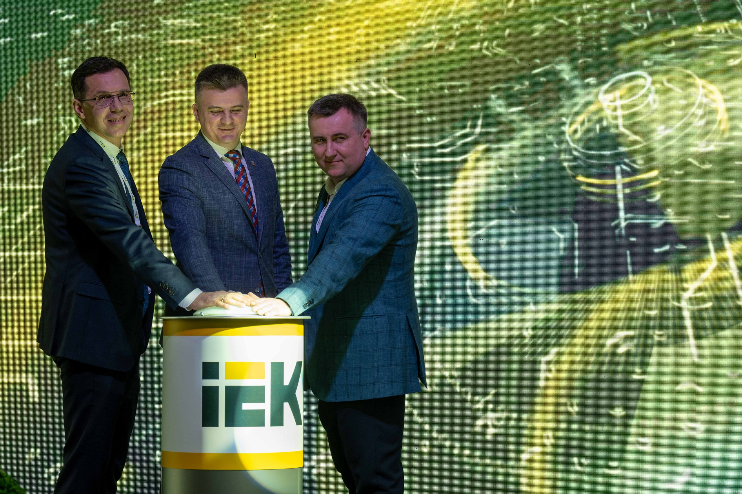 IEK — торжественное открытие производственного цеха. Фото тур