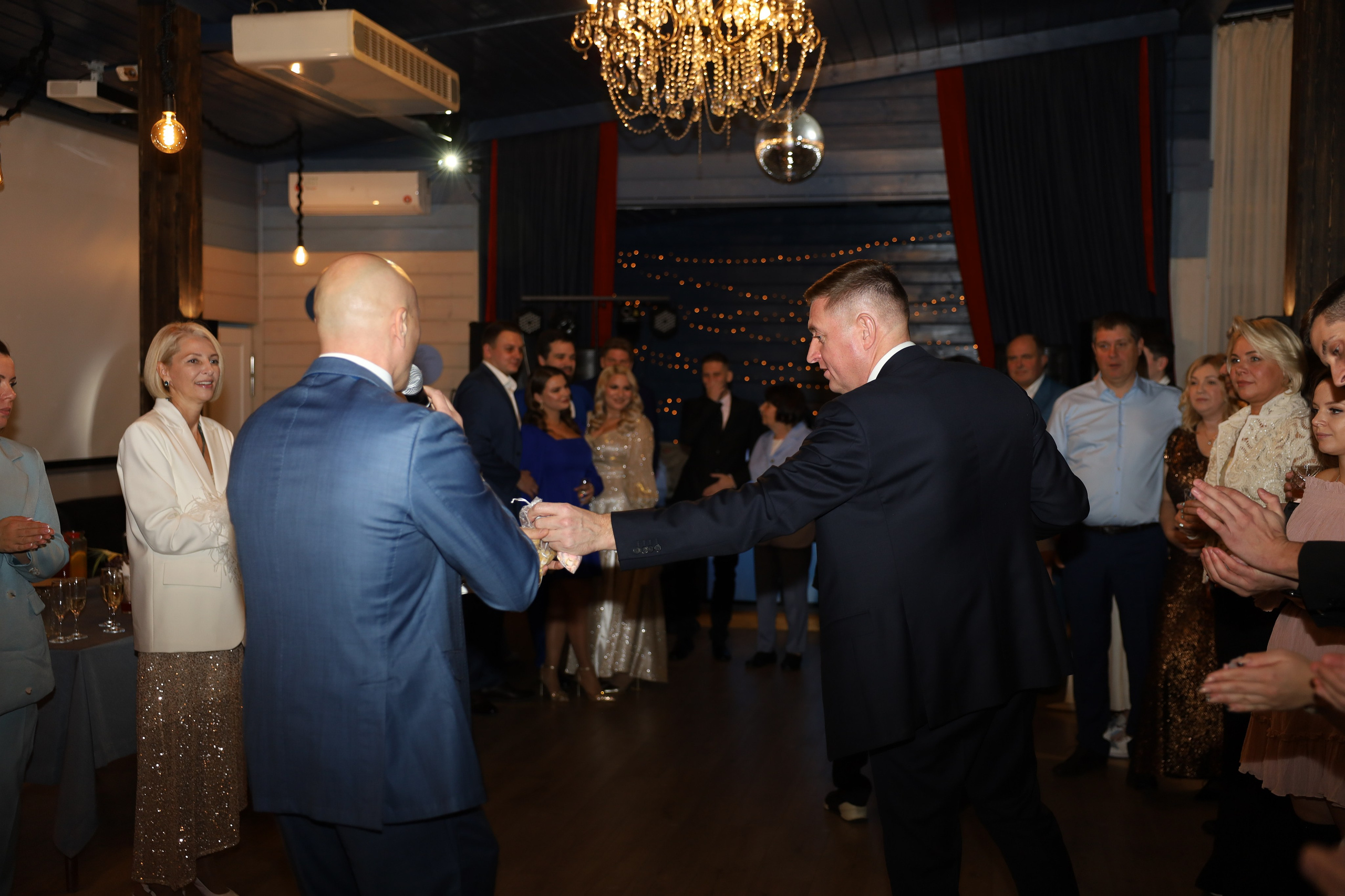 𝒜𝓇𝓉𝑒𝓂 & 𝐿𝓎𝓊𝓈𝓎𝒶 (𝓇𝑒𝓈𝓉𝒶𝓊𝓇𝒶𝓃𝓉). 𝑀𝑜𝓈𝒸𝑜𝓌. Свадебный фотограф в Санкт-Петербурге