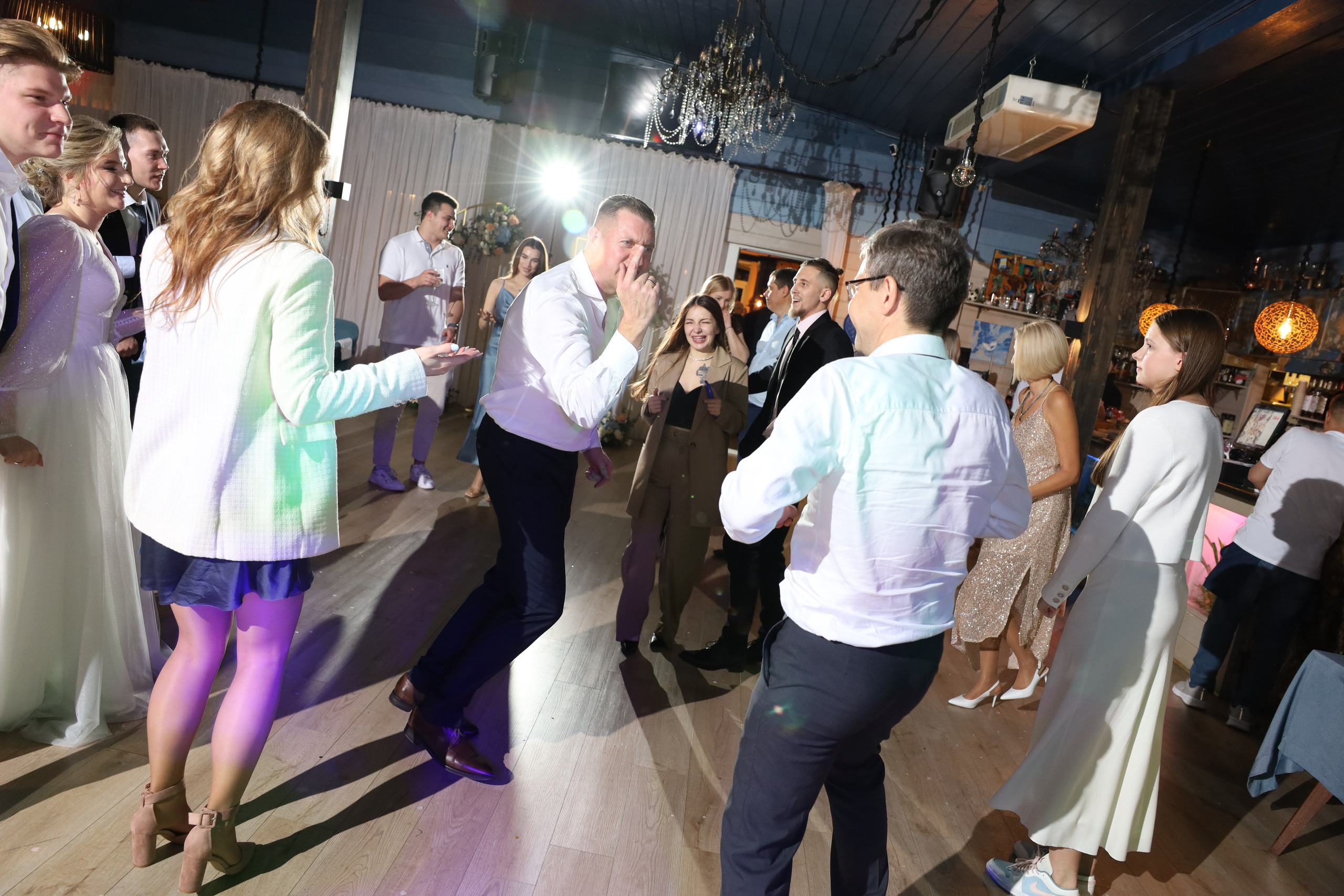 𝒜𝓇𝓉𝑒𝓂 & 𝐿𝓎𝓊𝓈𝓎𝒶 (𝓇𝑒𝓈𝓉𝒶𝓊𝓇𝒶𝓃𝓉). 𝑀𝑜𝓈𝒸𝑜𝓌. Свадебный фотограф в Санкт-Петербурге