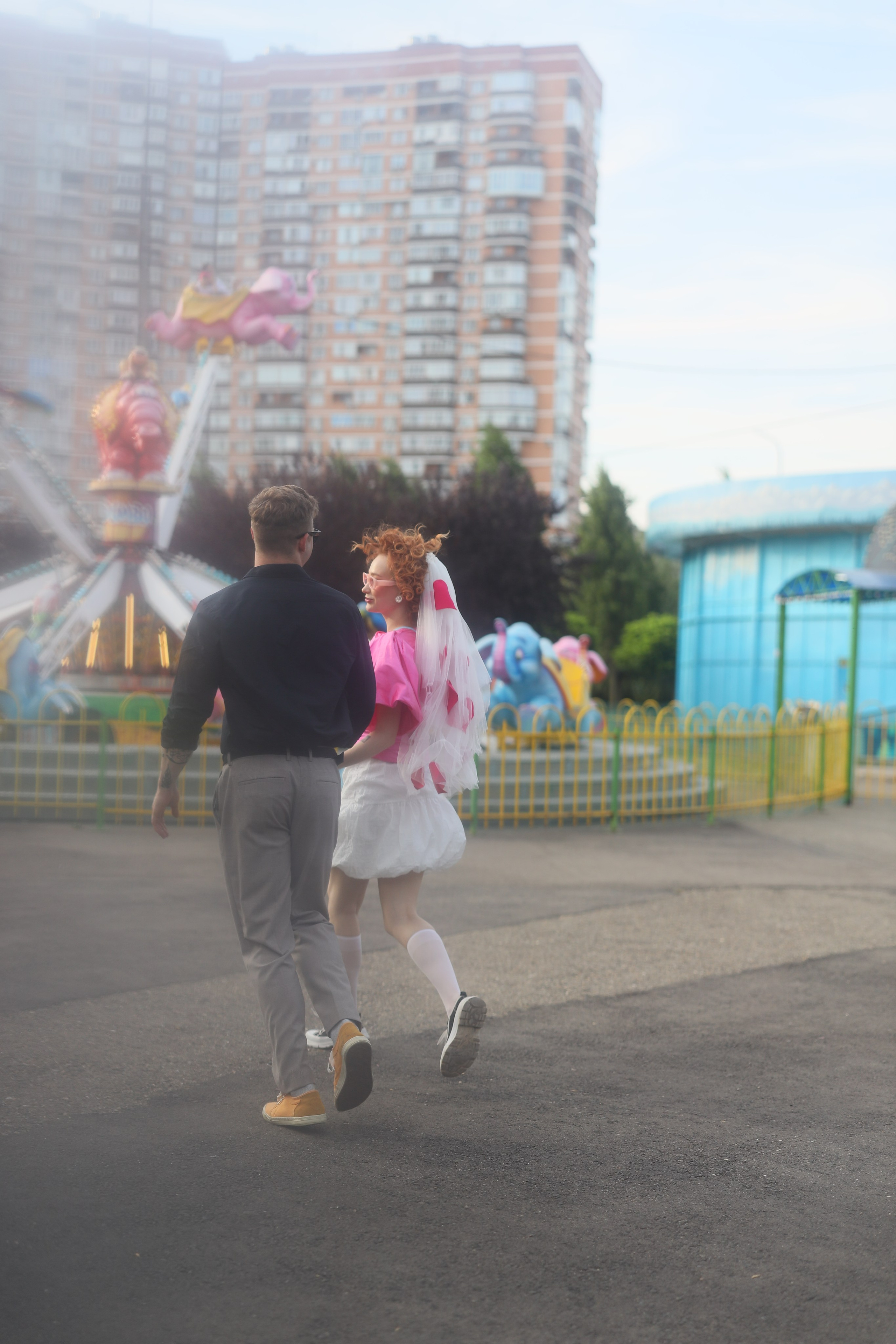 Свадебная фотосессия в парке аттракционов. Свадебный и семейный фотограф в Абхазии Жанна Соснина