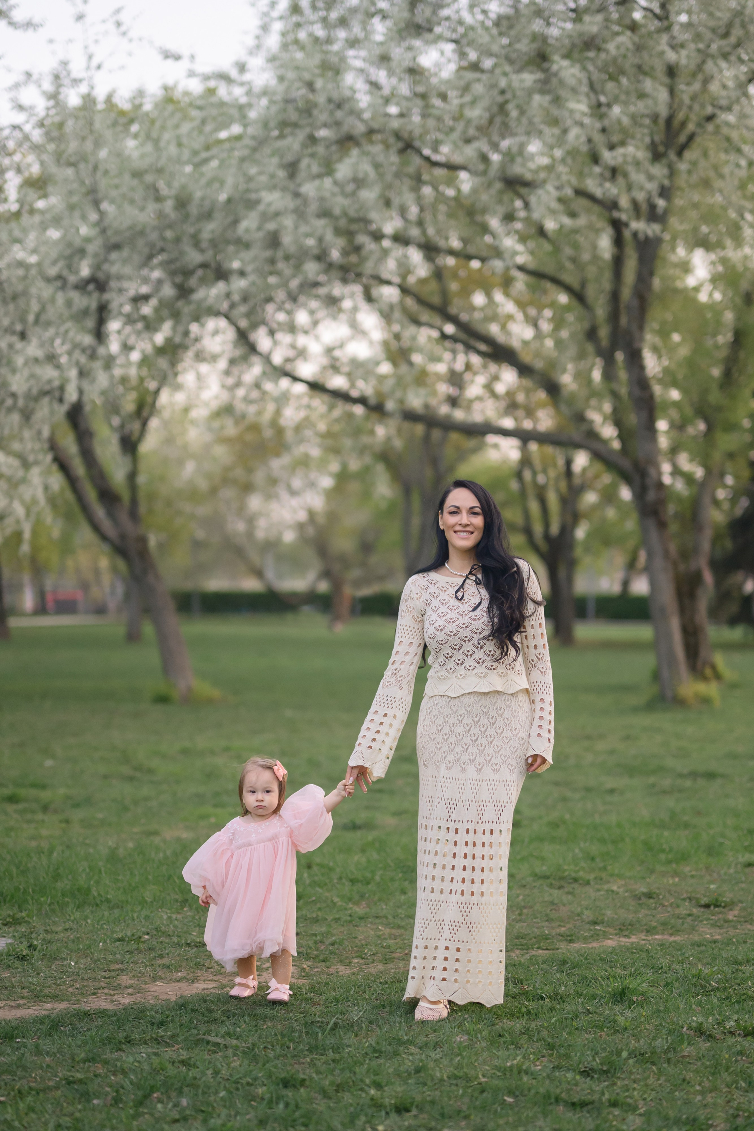 Алиса и Мария. Фотосессия в цветении в парке Музеон. Semerlina.ru