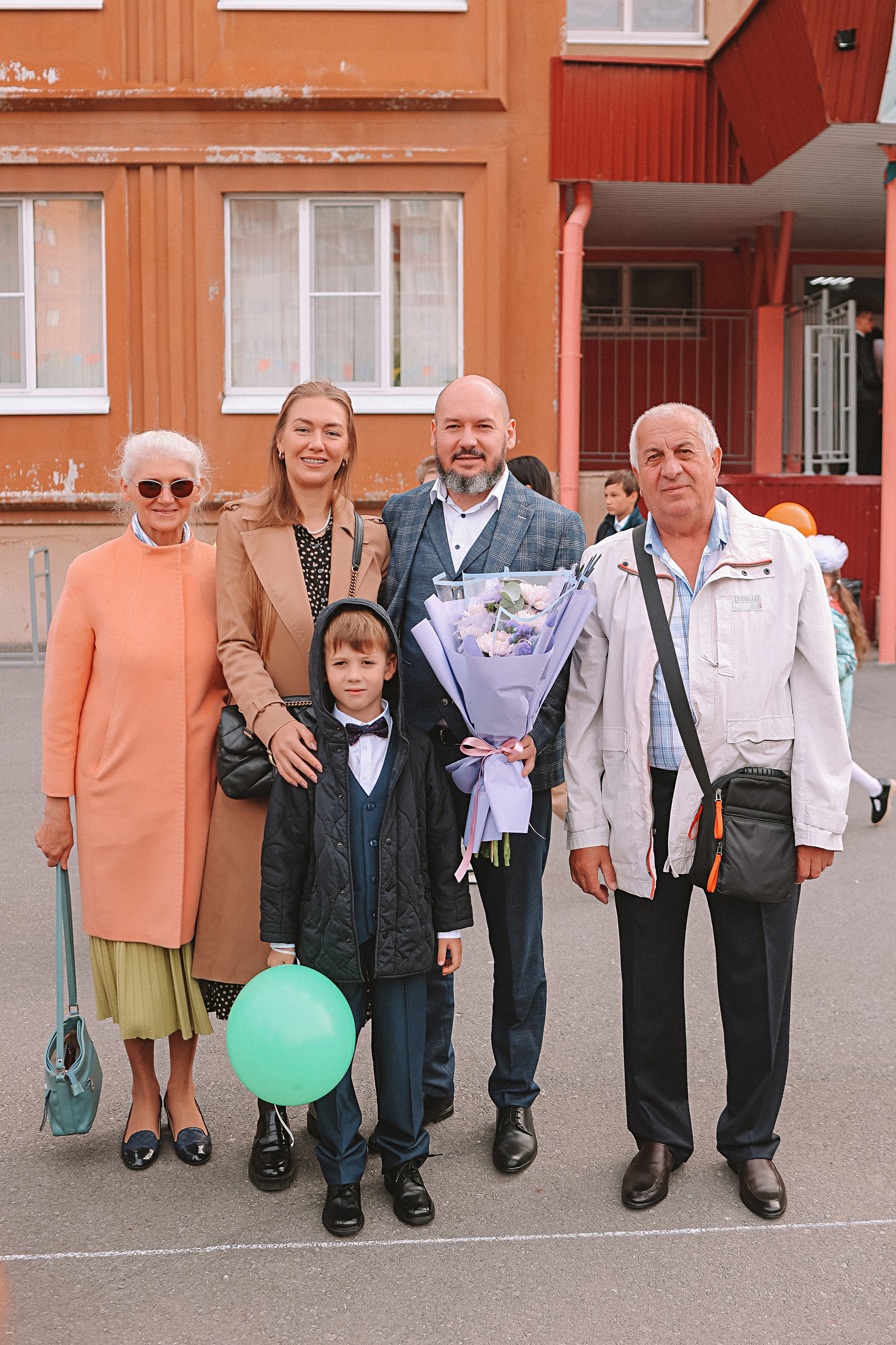 1 сентября линейка+кл час+портреты. Семейный фотограф Тюмень, фотограф на роды Салмина Мария