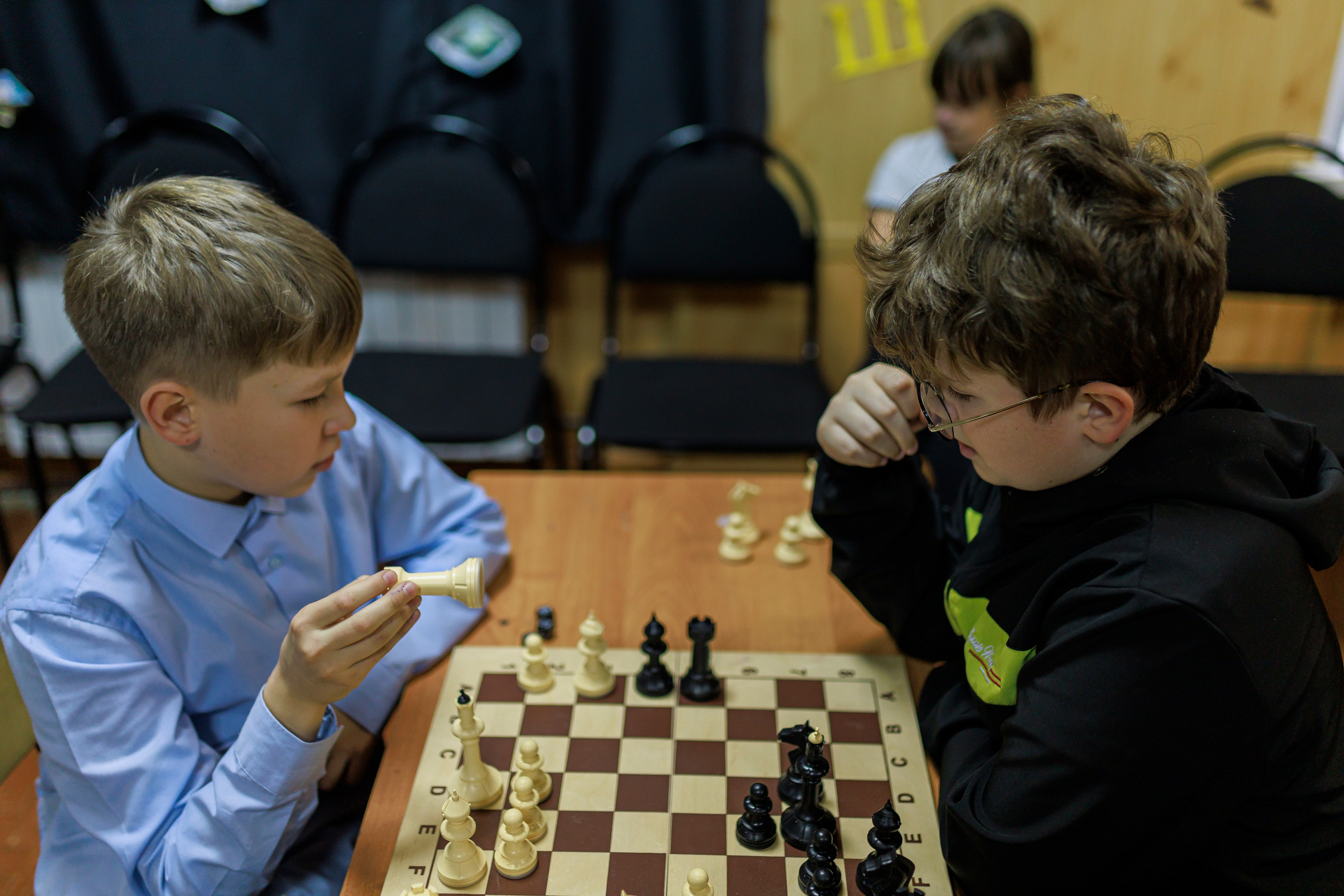 Репортажная сьёмка игры в шахматы в детском доме. Семейный и детский фотограф в Рязани Васюгова Мария