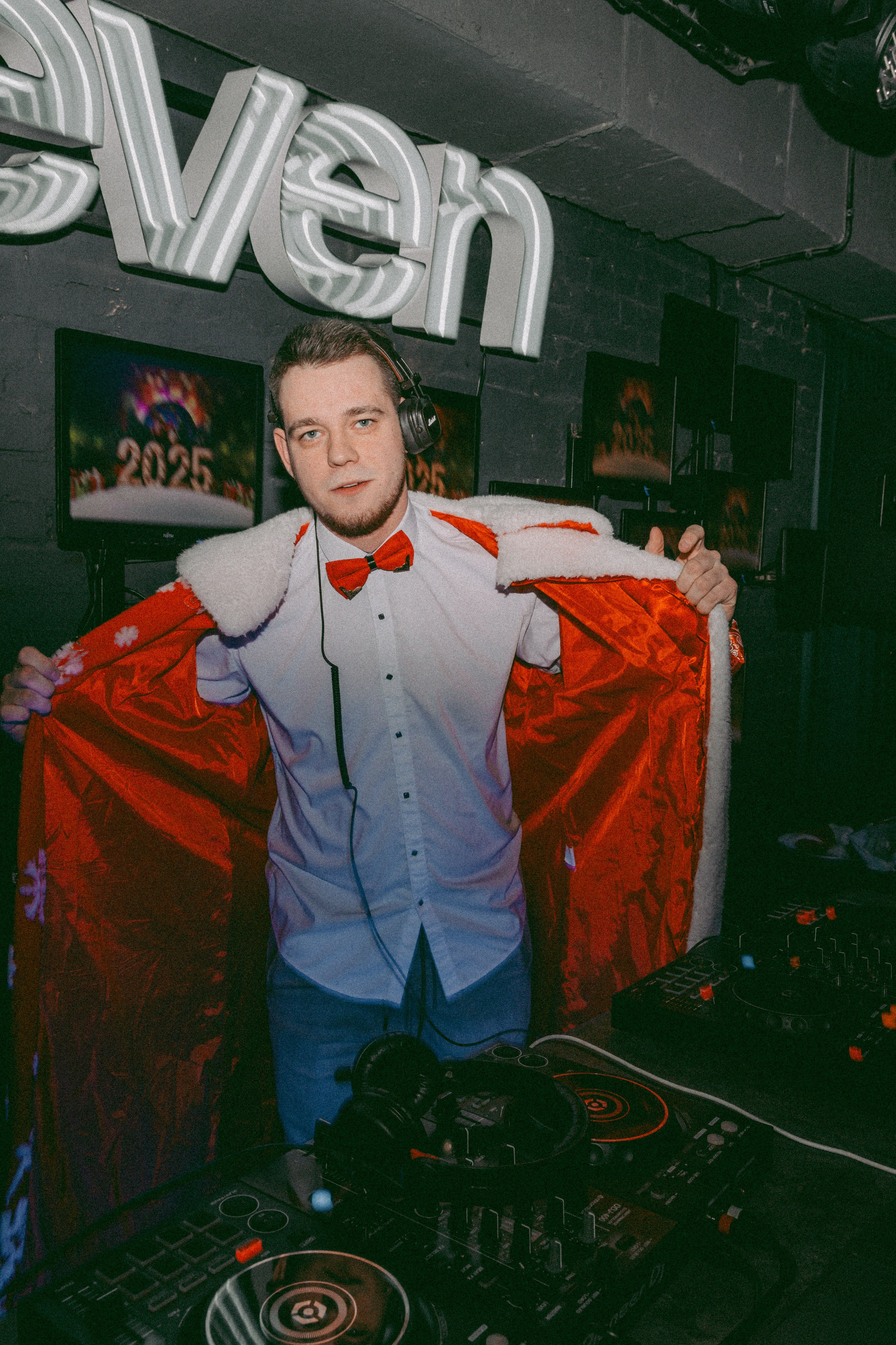 SEVEN bar — New Year