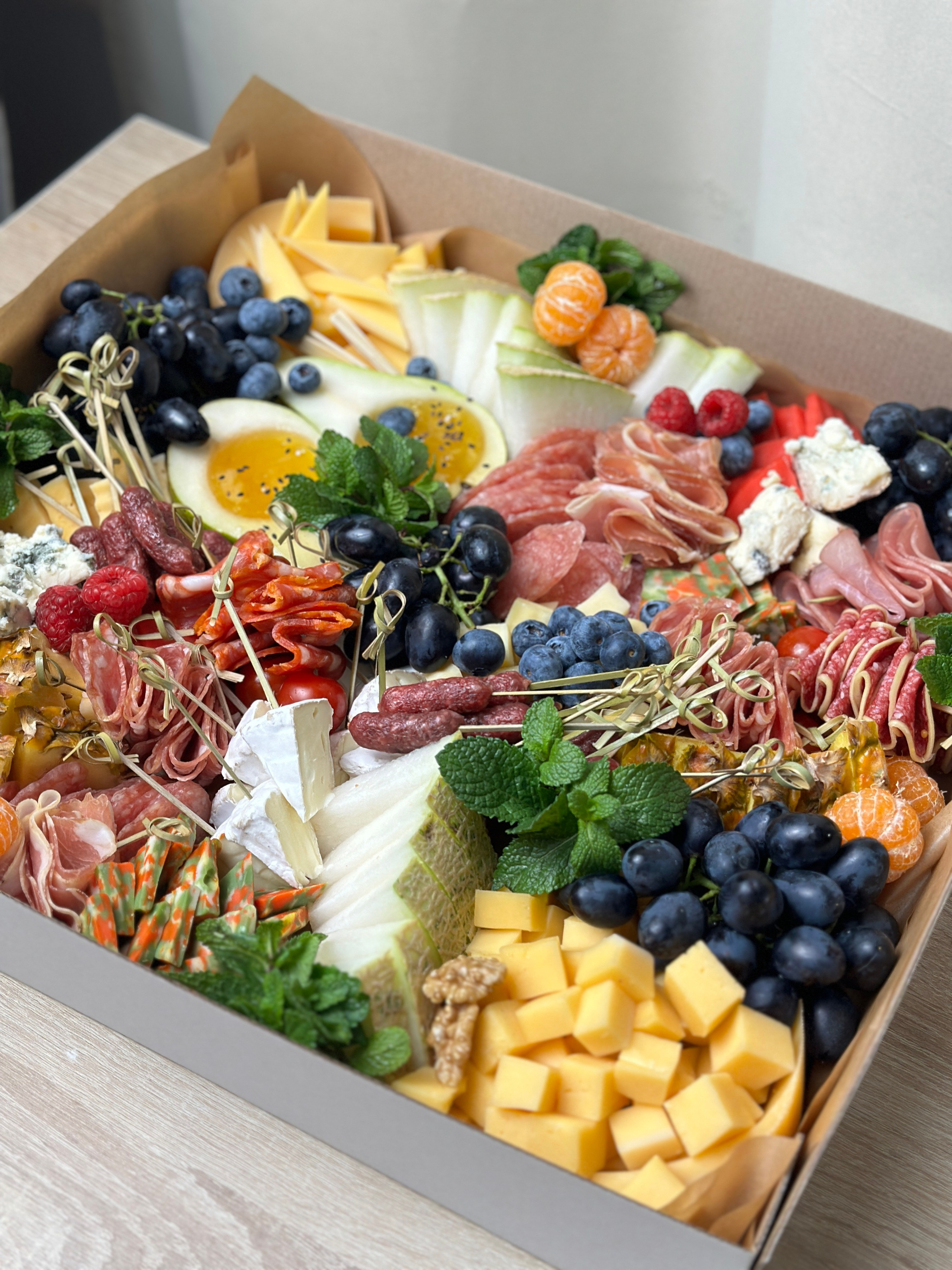 ГастроБоксы. Выездной кейтеринг, съедобные букеты, торты и сладости на заказ