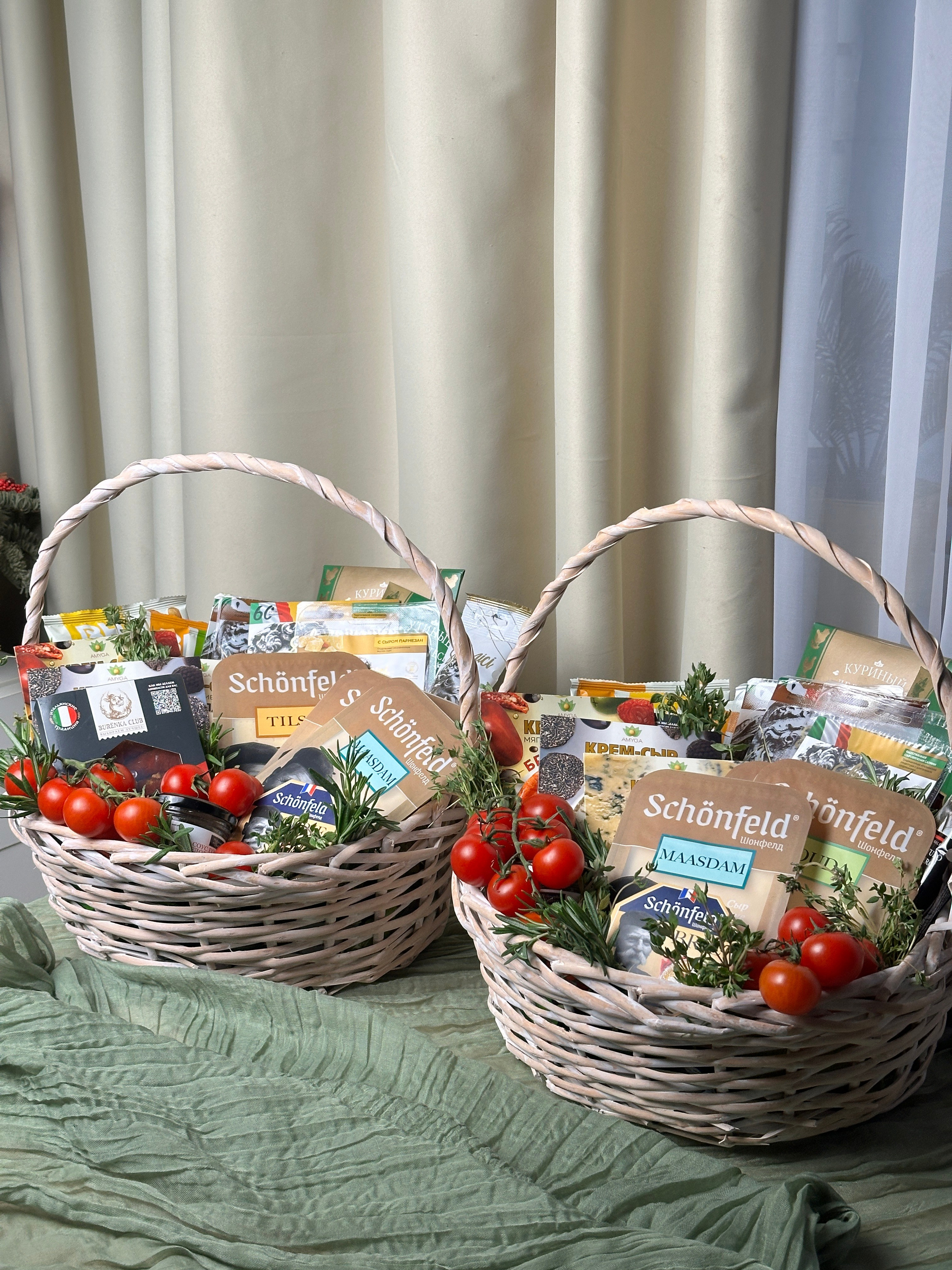 Корзины. Выездной кейтеринг, съедобные букеты, торты и сладости на заказ