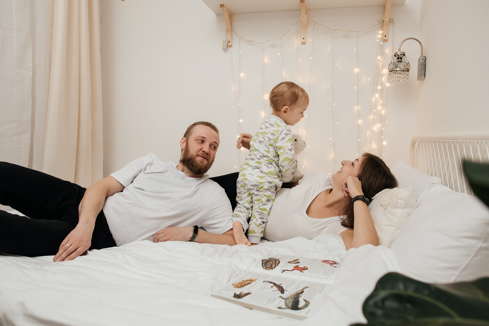 Когда решили остаться дома и позвали фотографа к себе. Свадебный фотограф Пермь