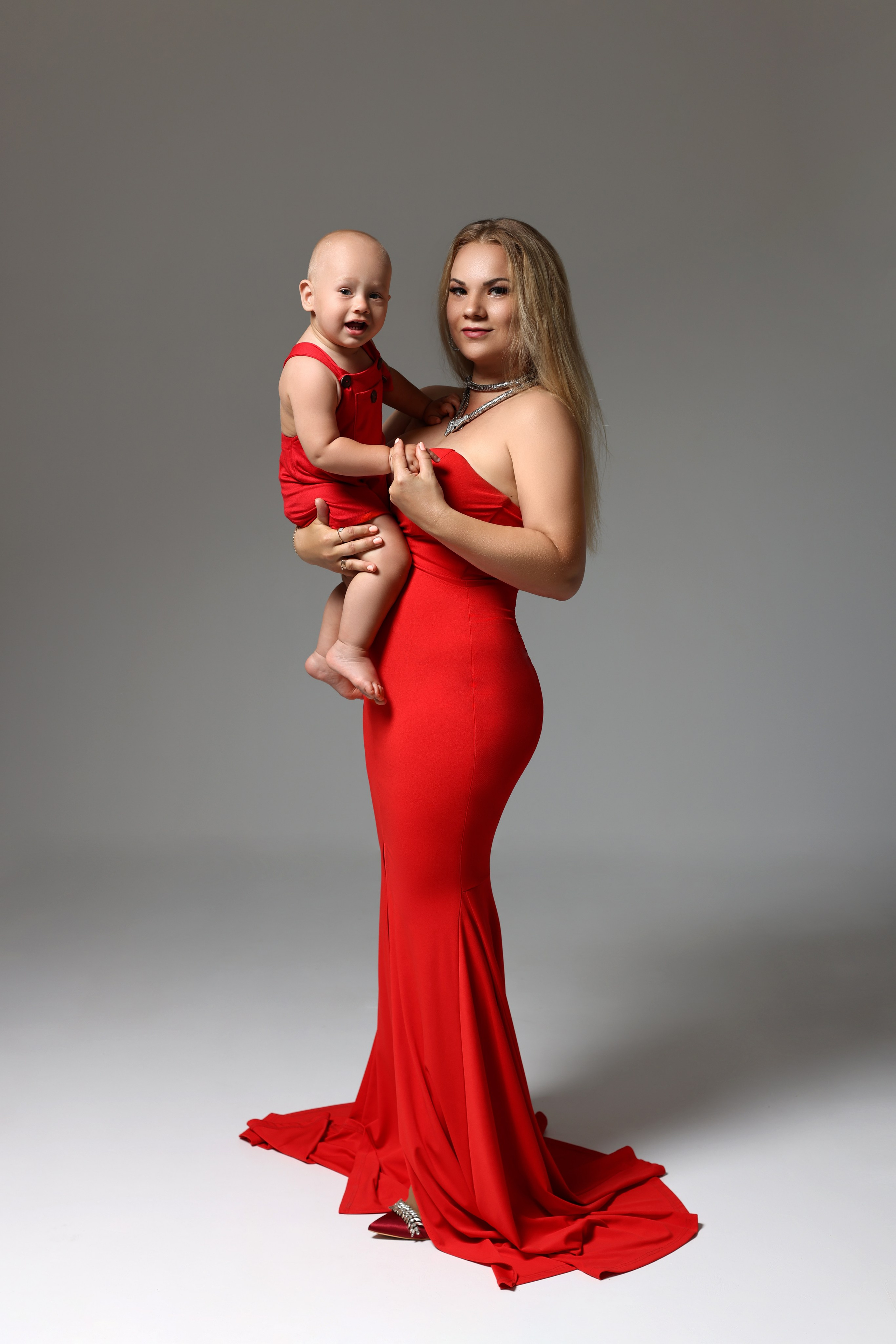 Мама и малыш. Фотограф новорожденных в Рязани  Юлия Блу