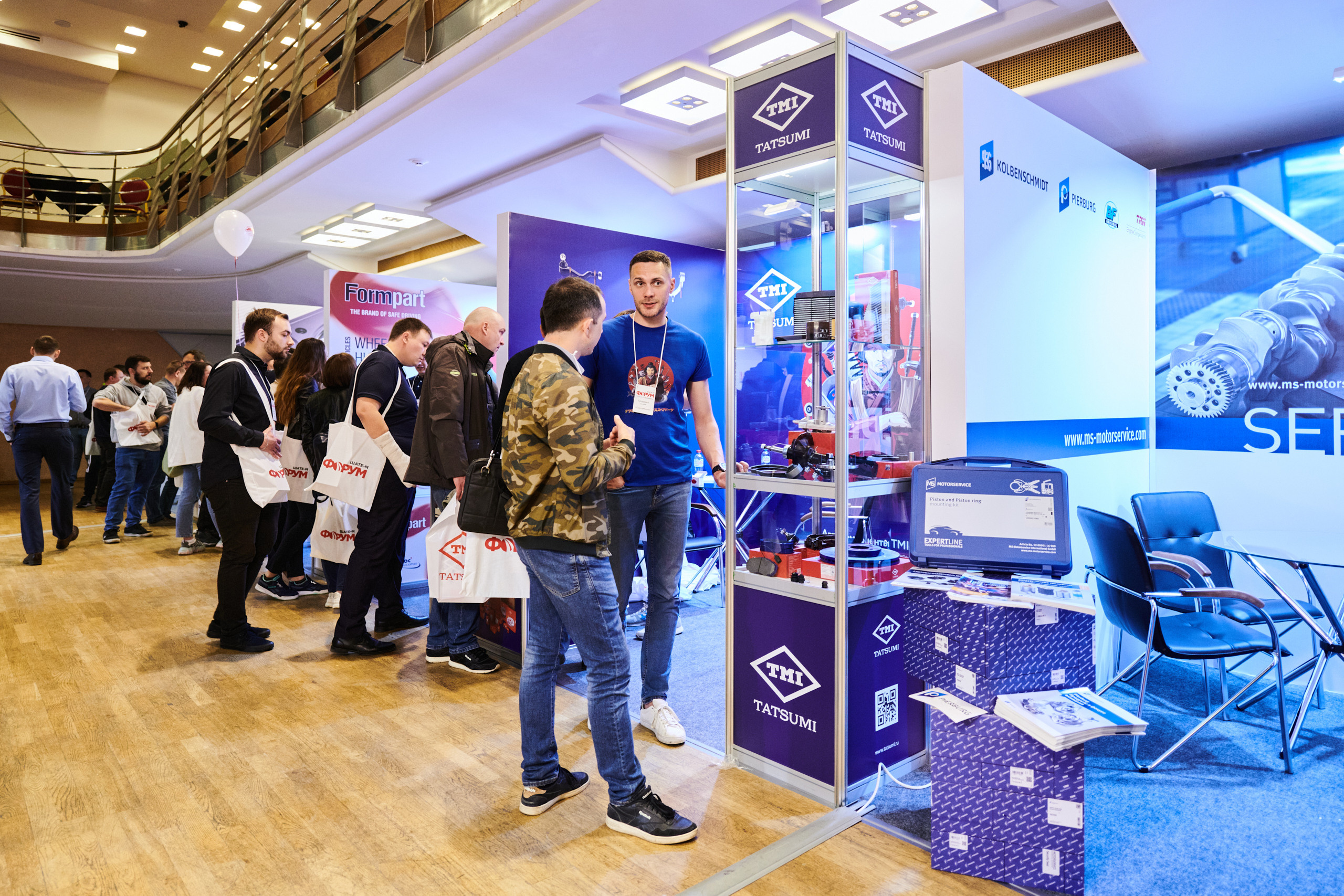 ФОРУМ АВТОЗАПЧАСТЕЙ ШАТЕ-М. Фотограф Роман Арыкин Екатеринбург