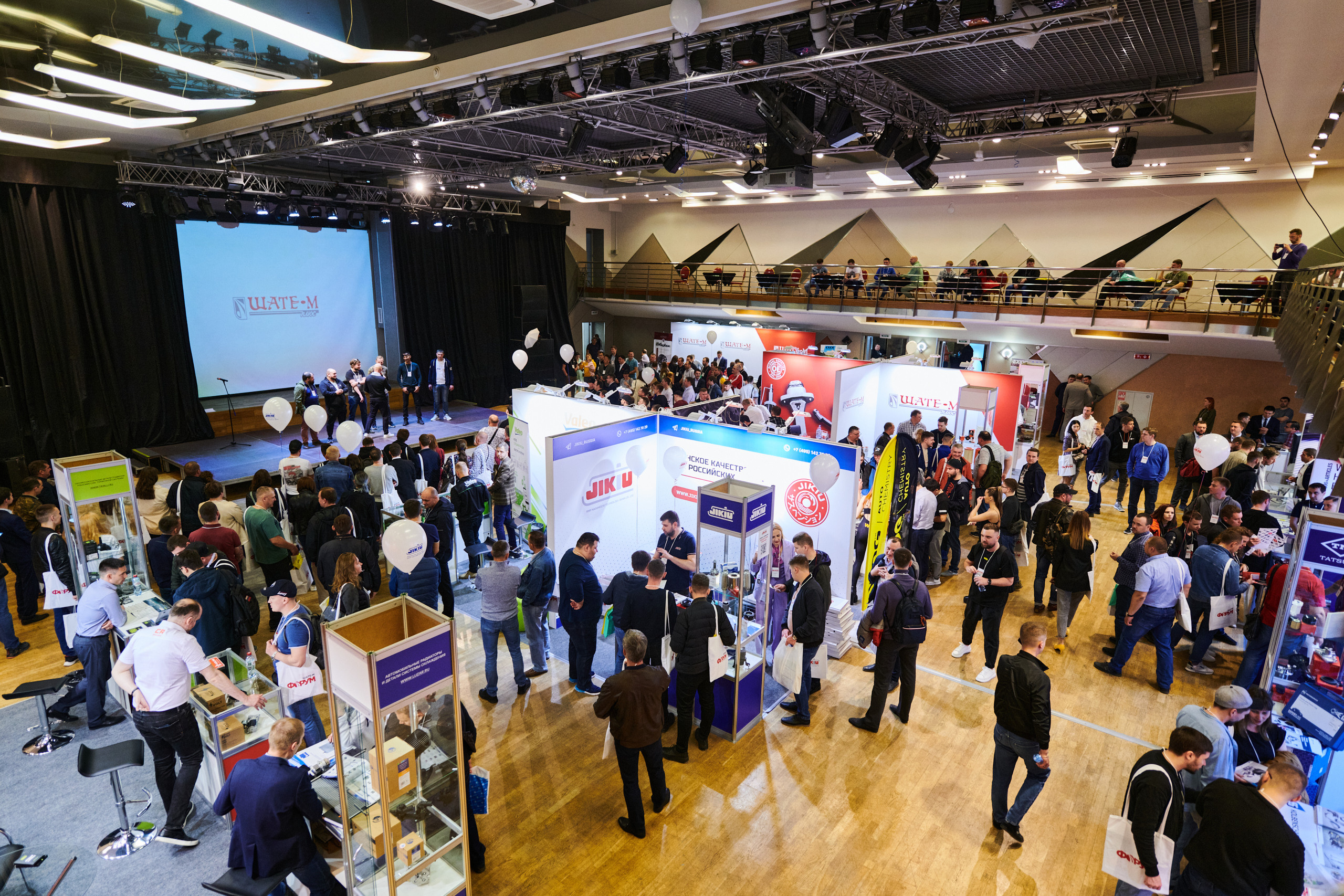 ФОРУМ АВТОЗАПЧАСТЕЙ ШАТЕ-М. Фотограф Роман Арыкин Екатеринбург