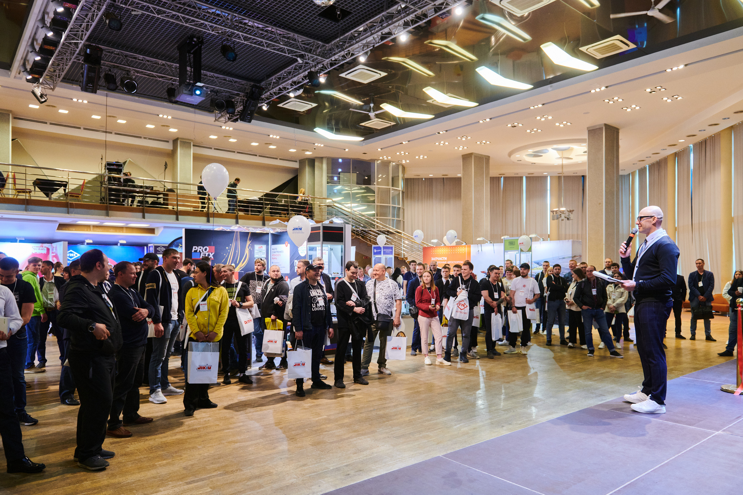 ФОРУМ АВТОЗАПЧАСТЕЙ ШАТЕ-М. Фотограф Роман Арыкин Екатеринбург