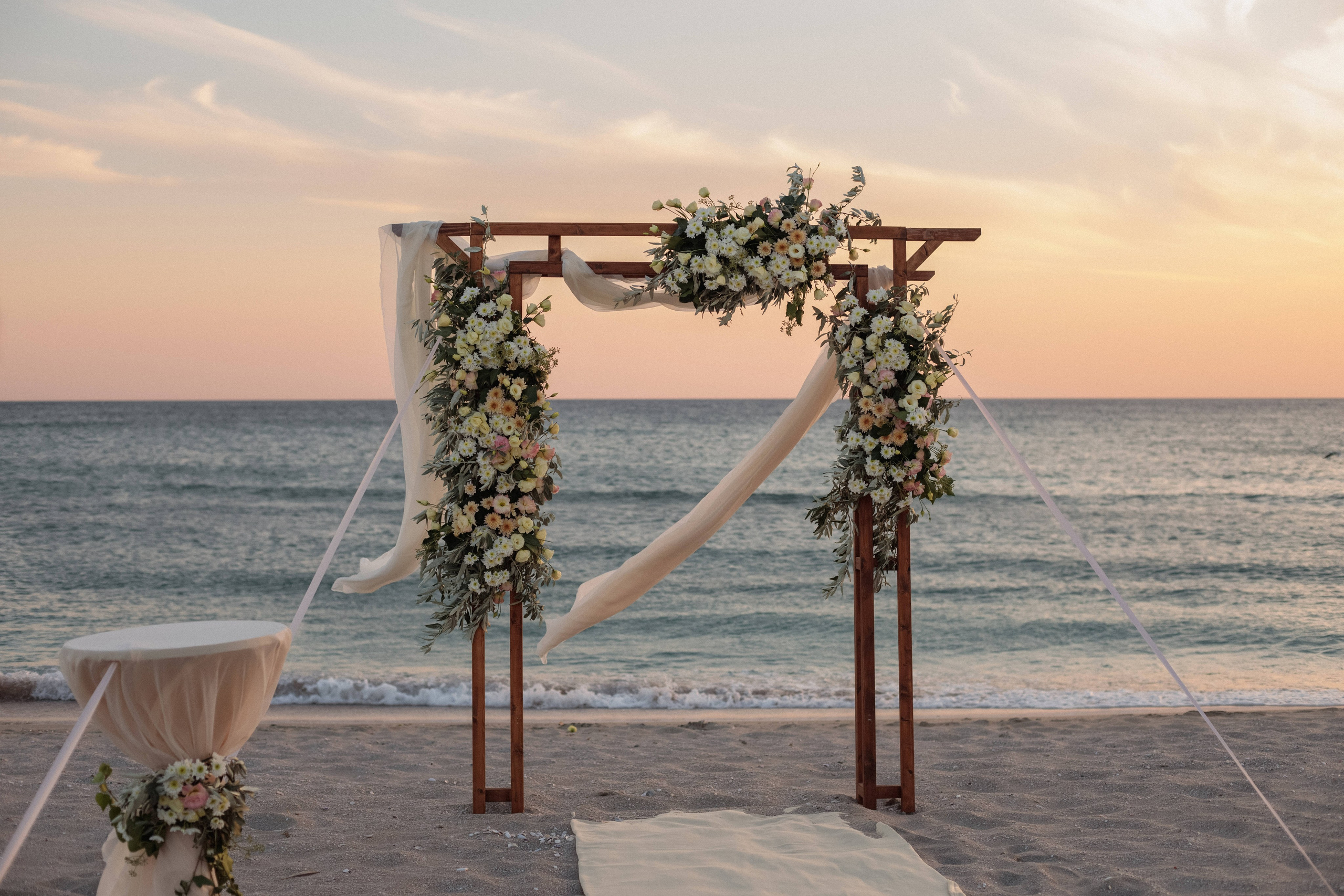 «Начало любви на побережье Поповки: история свадьбы, застывшая в кадре». Свадебный фотограф Мироманов Николай в Крыму