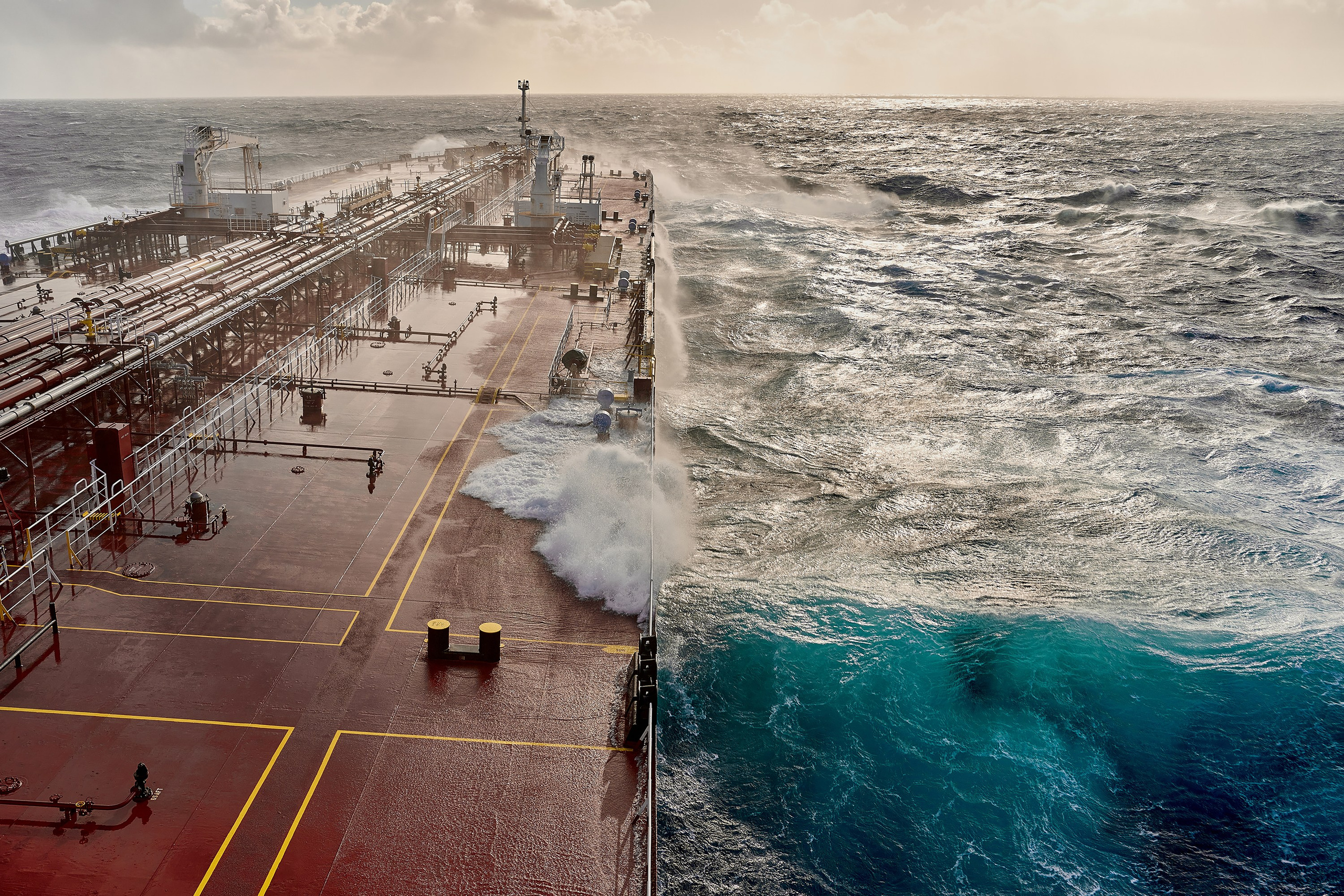 шторм, танкер