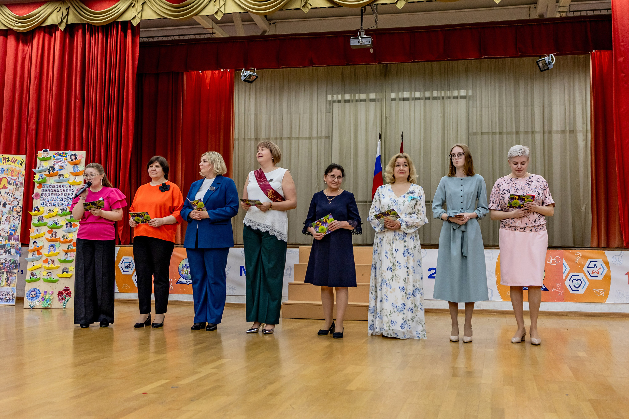 Выпускной праздник в начальной школе. Фотограф и видеограф Москва. Свадебный фотограф, видеограф. Выпускные альбомы. Оживающие альбомы