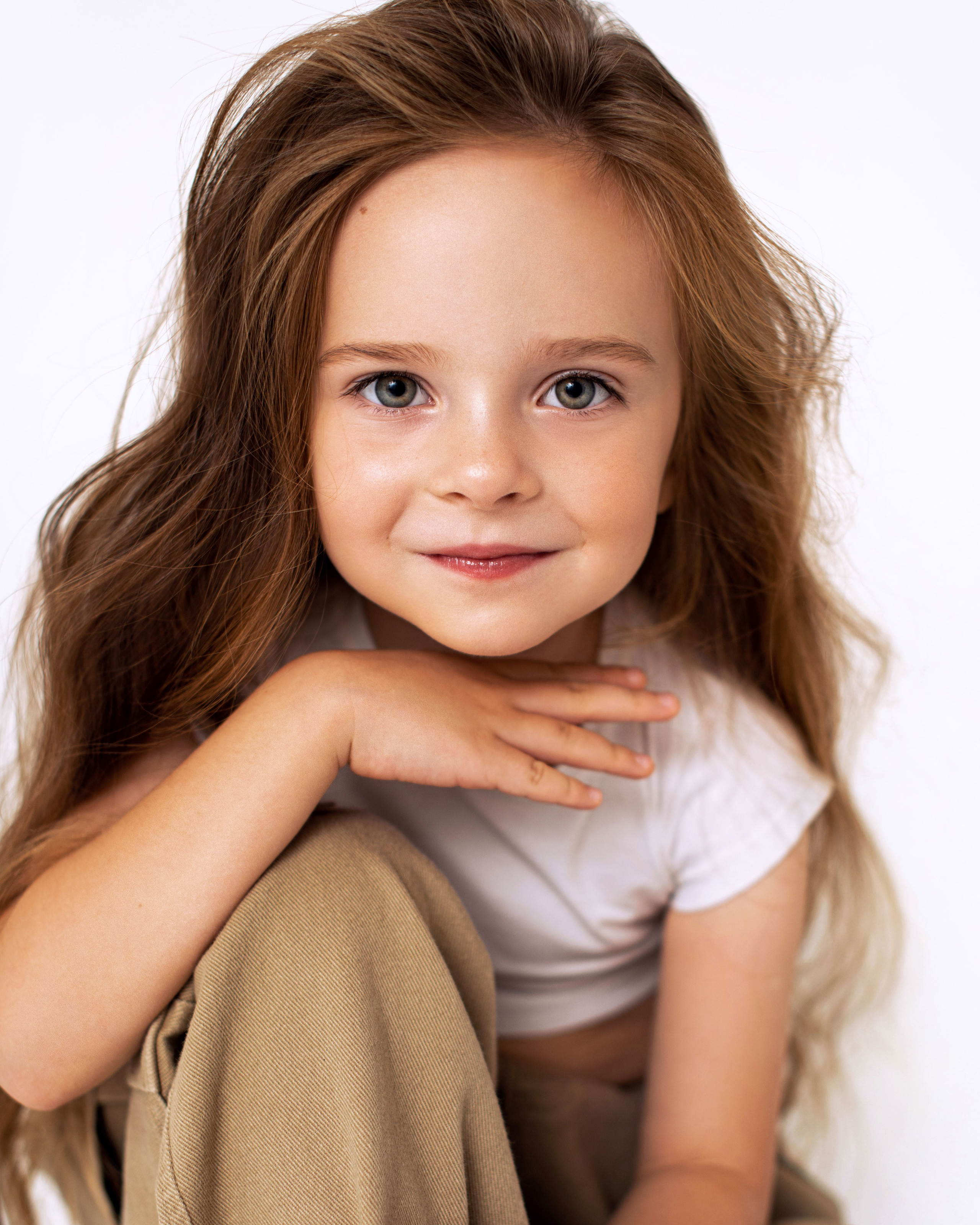 Злата, 7 лет. KED Production — продакшн из СПб. Создаём фото, видео и контент, который помогает брендам и селлерам продавать больше