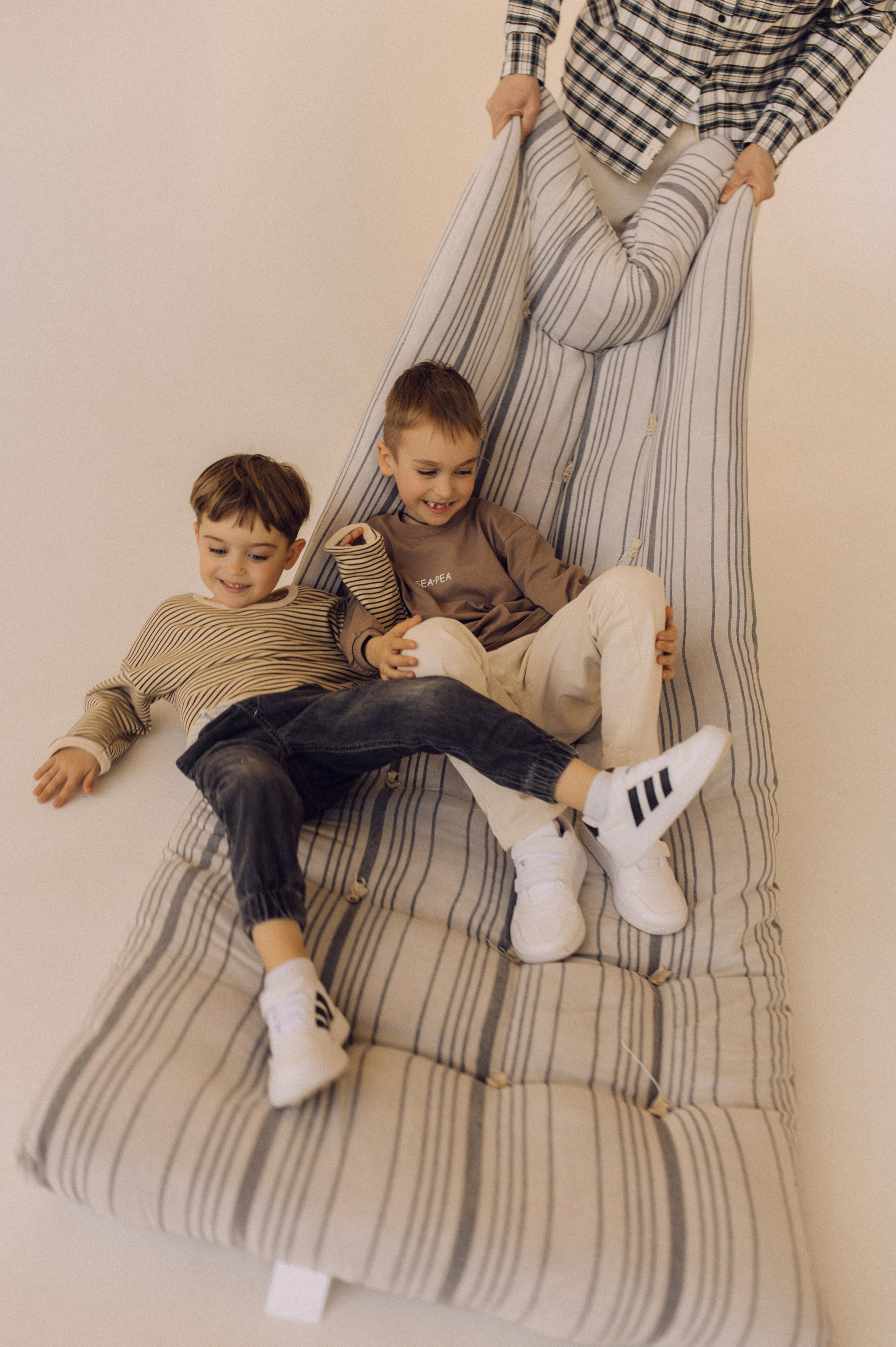 Ира, Дима, Демид и Мирон. Фотограф Мария Стрелкова