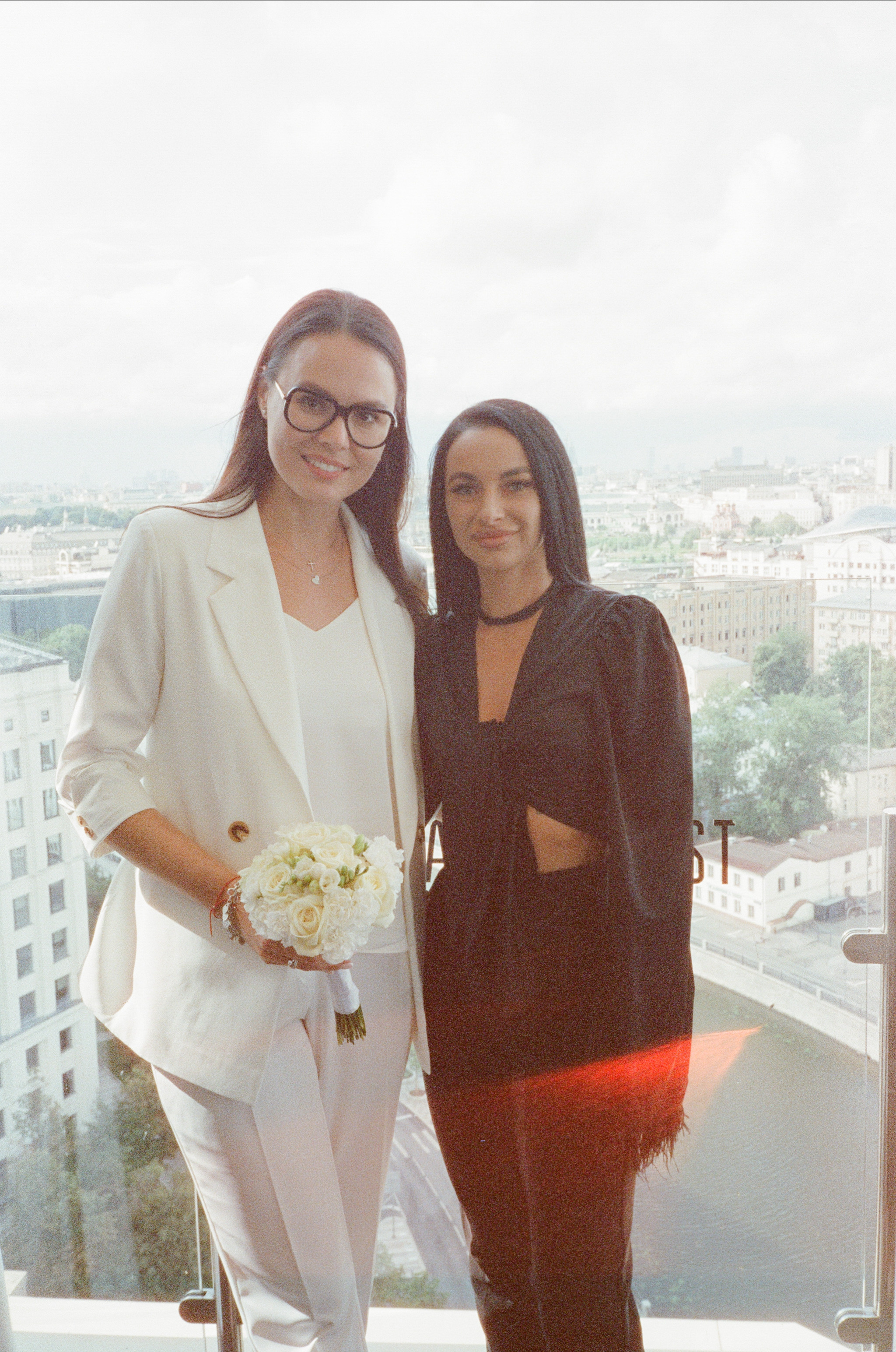 Фотограф на фотосъемку на пленку в Москве. Пленочный фотограф в Москве