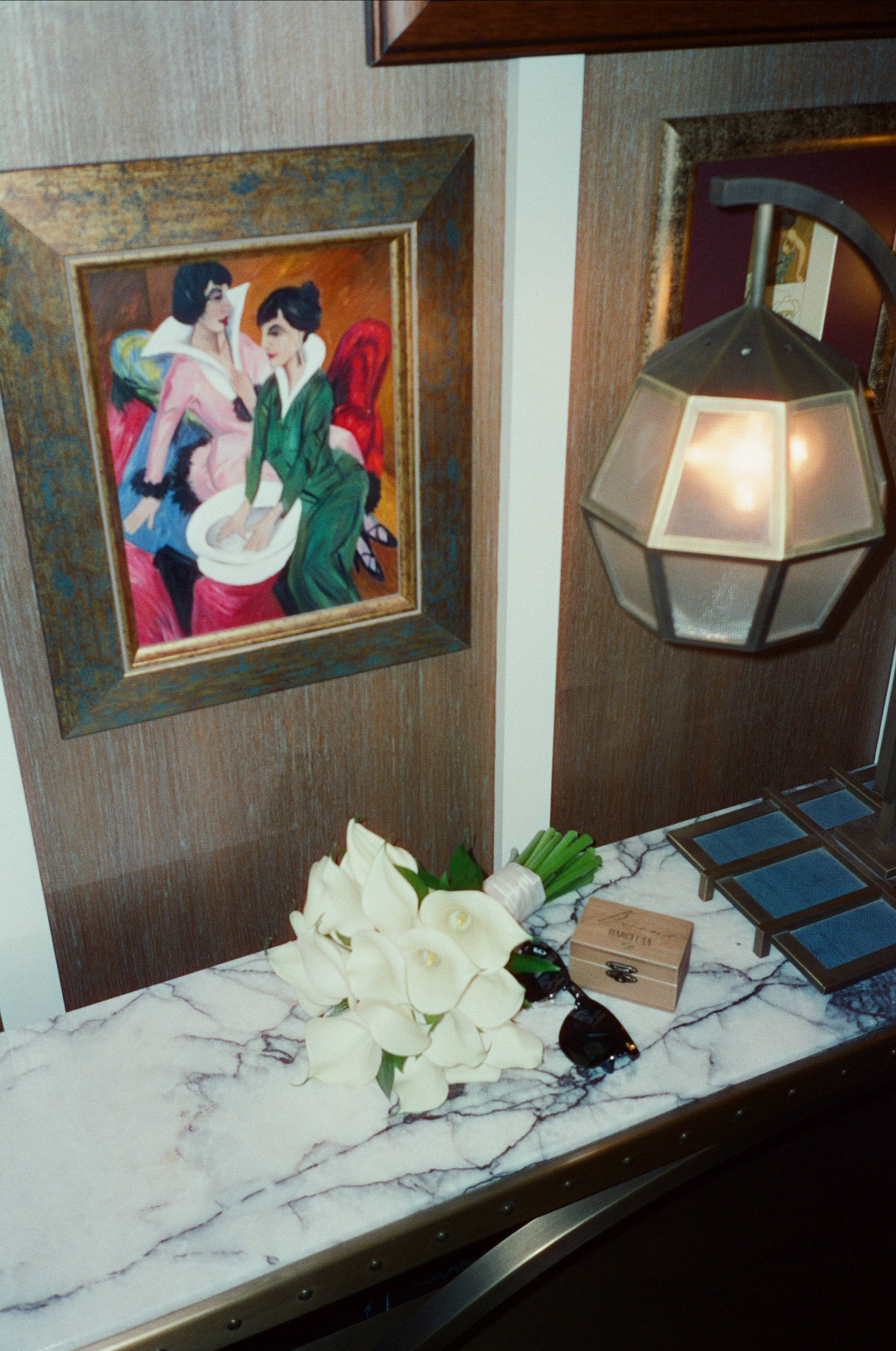 Фотограф на фотосъемку на пленку в Москве. Пленочный фотограф в Москве