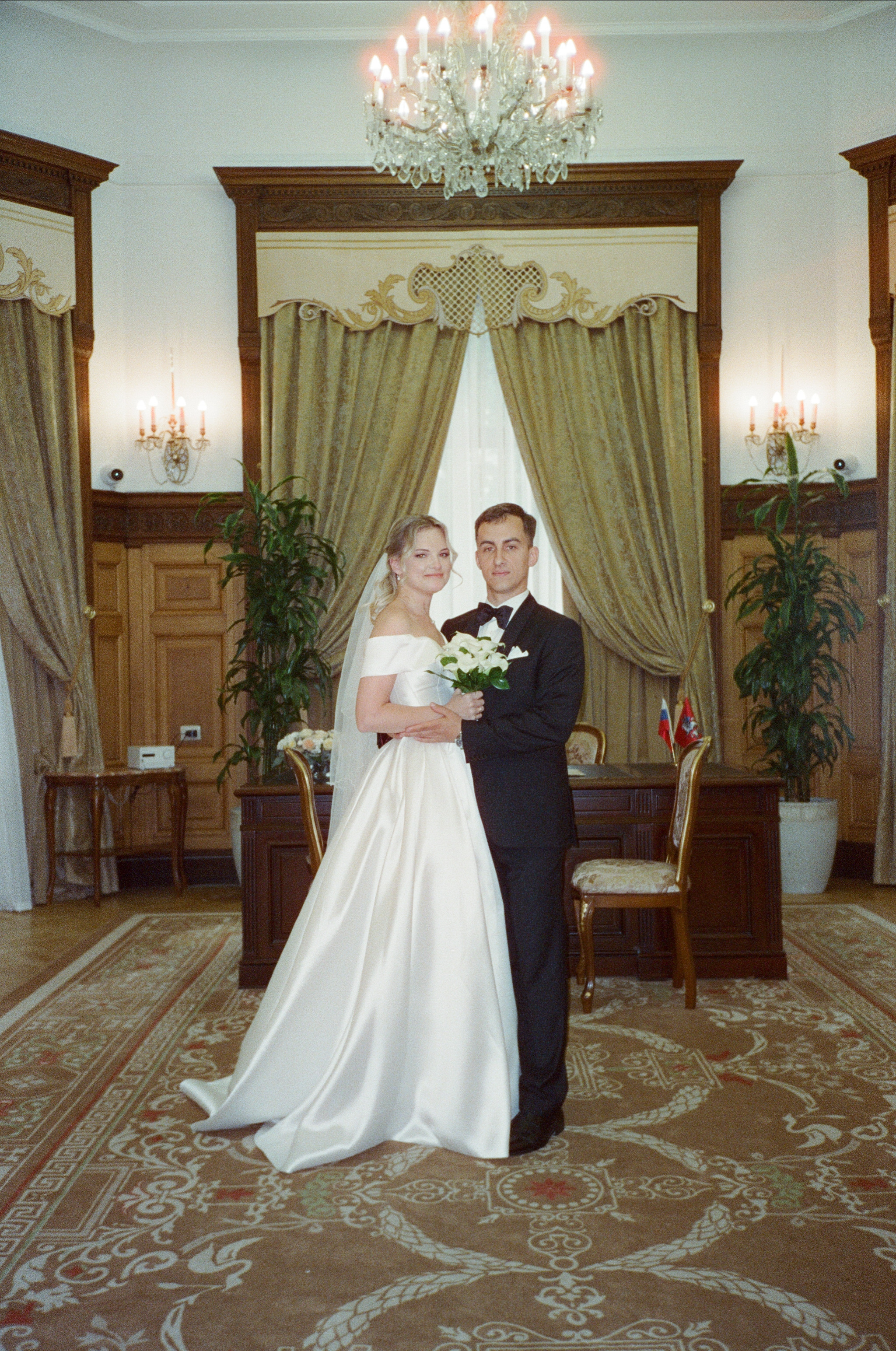 Фотограф на фотосъемку на пленку в Москве. Пленочный фотограф в Москве