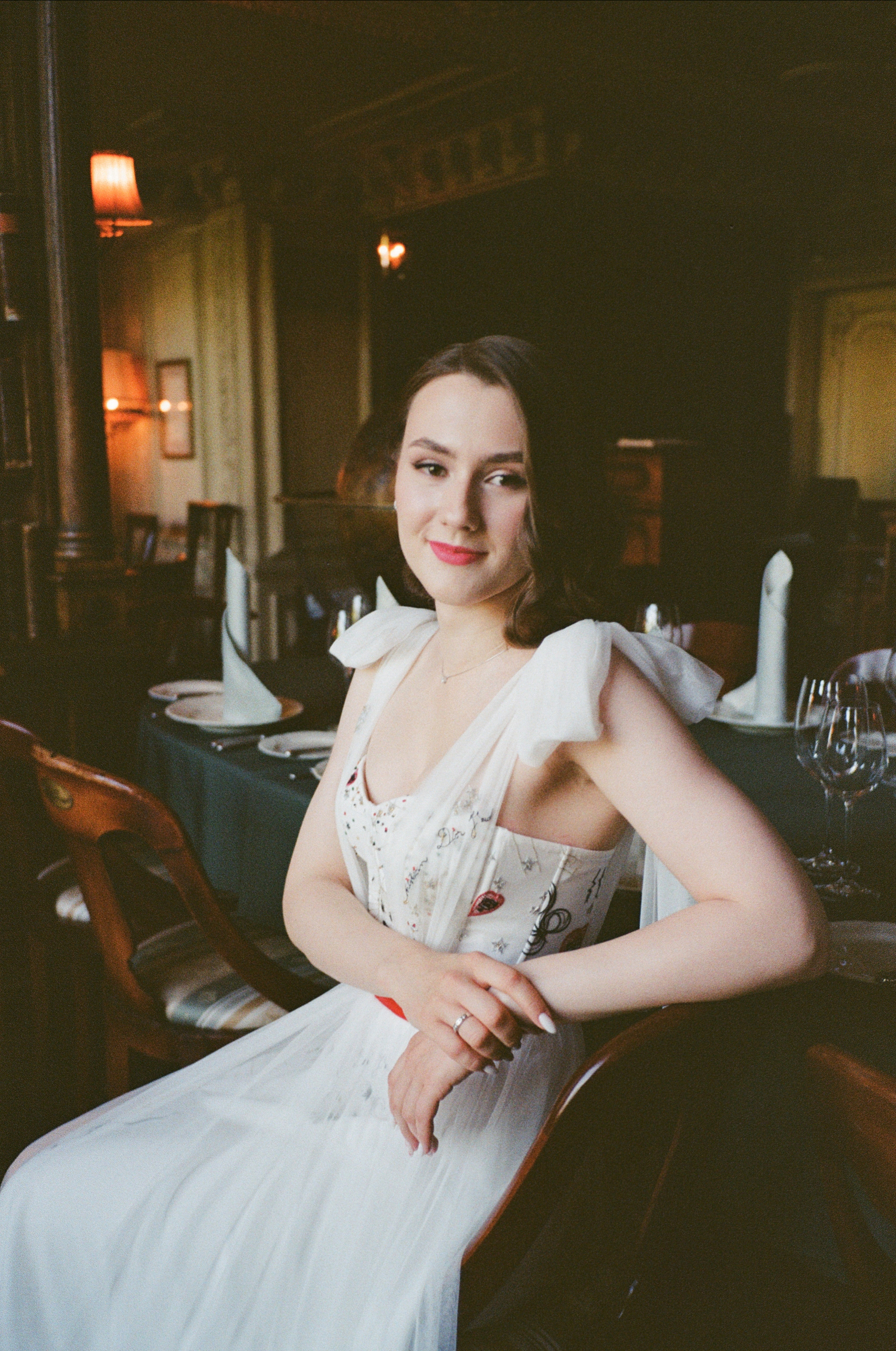 Фотограф на фотосъемку на пленку в Москве. Пленочный фотограф в Москве