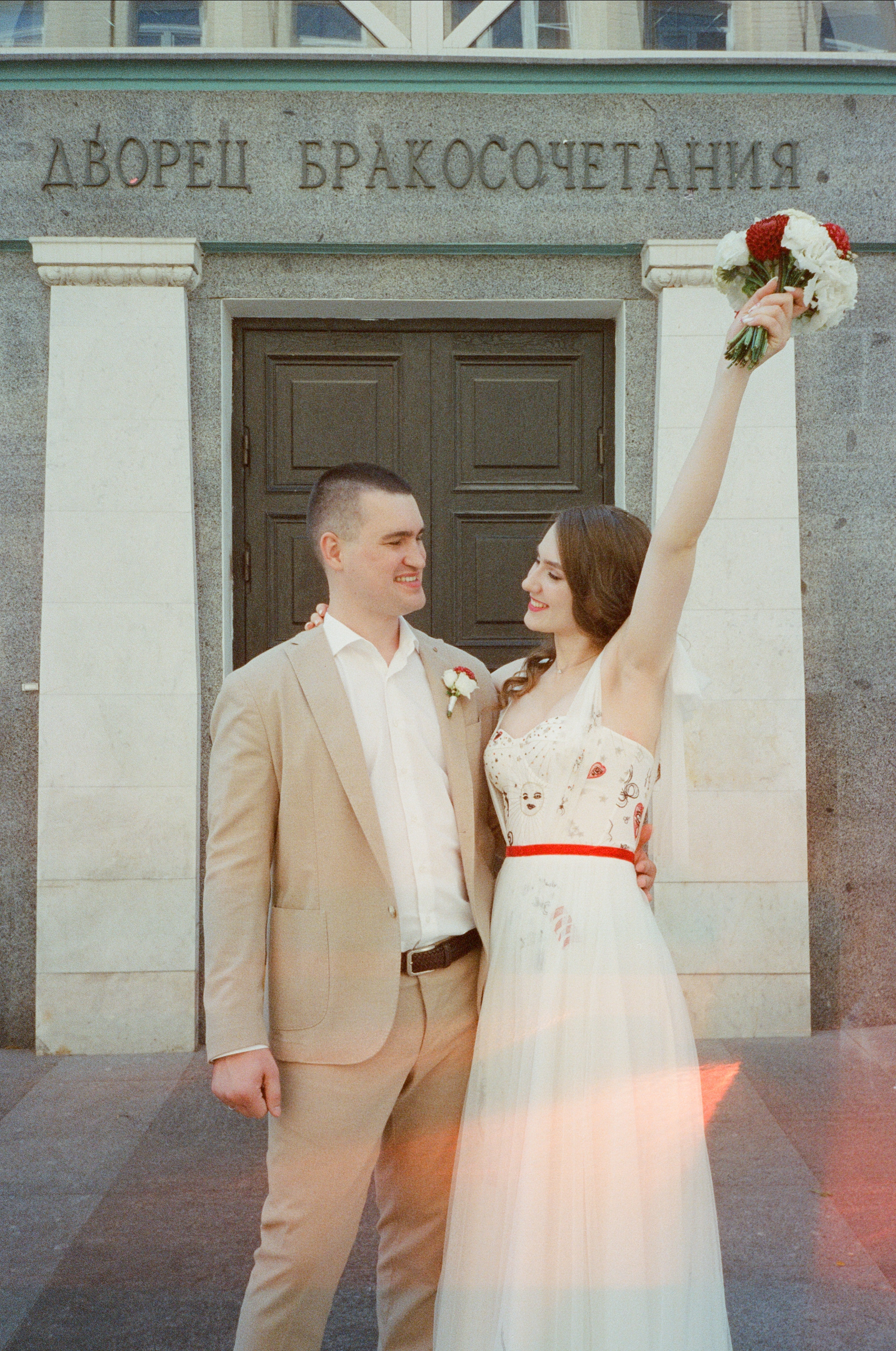 Фотограф на фотосъемку на пленку в Москве. Пленочный фотограф в Москве