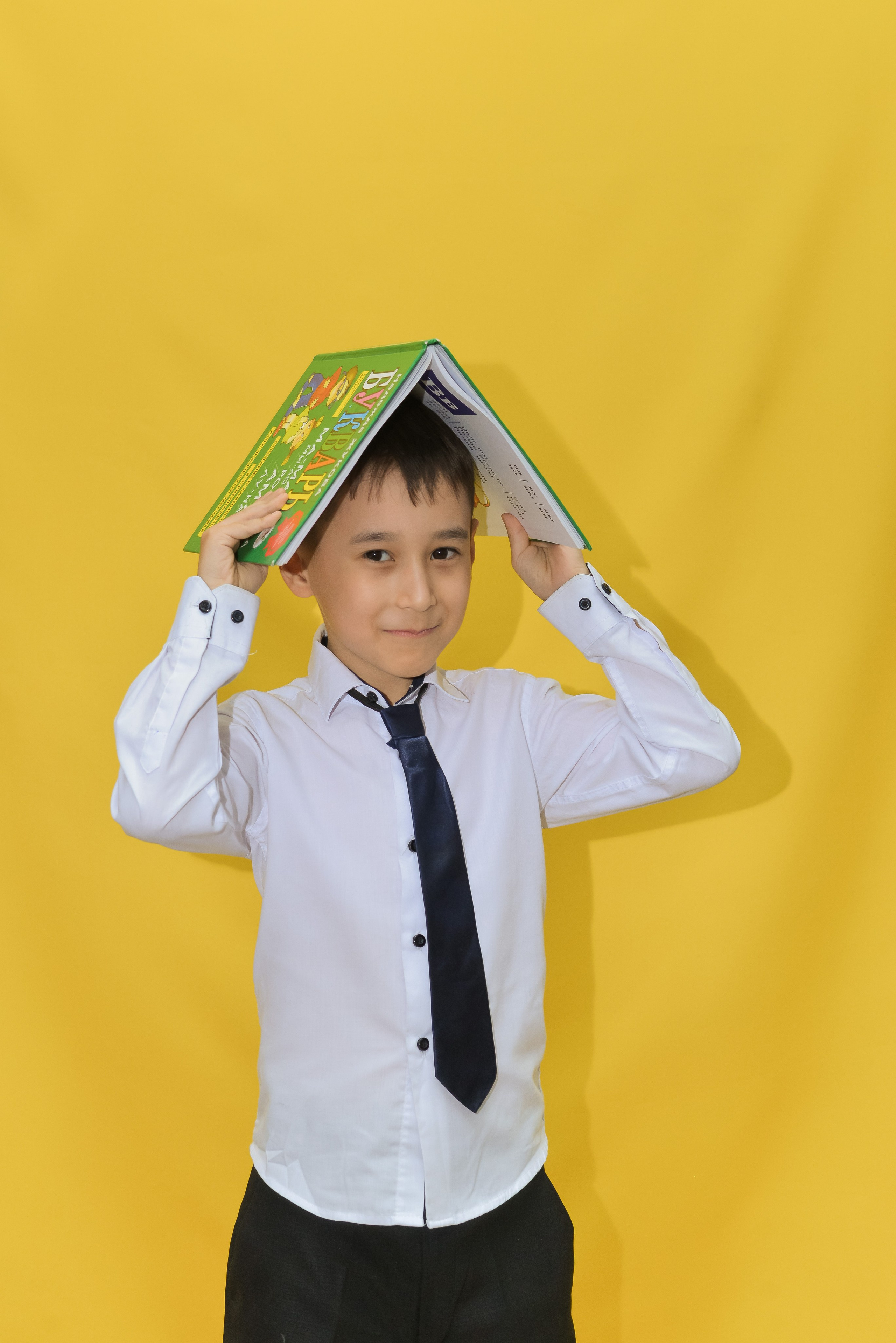 2 класс. На жёлтом фоне. «Веселые карандаши». Детский и школьный фотограф в Костанае Рабига Сейткенова