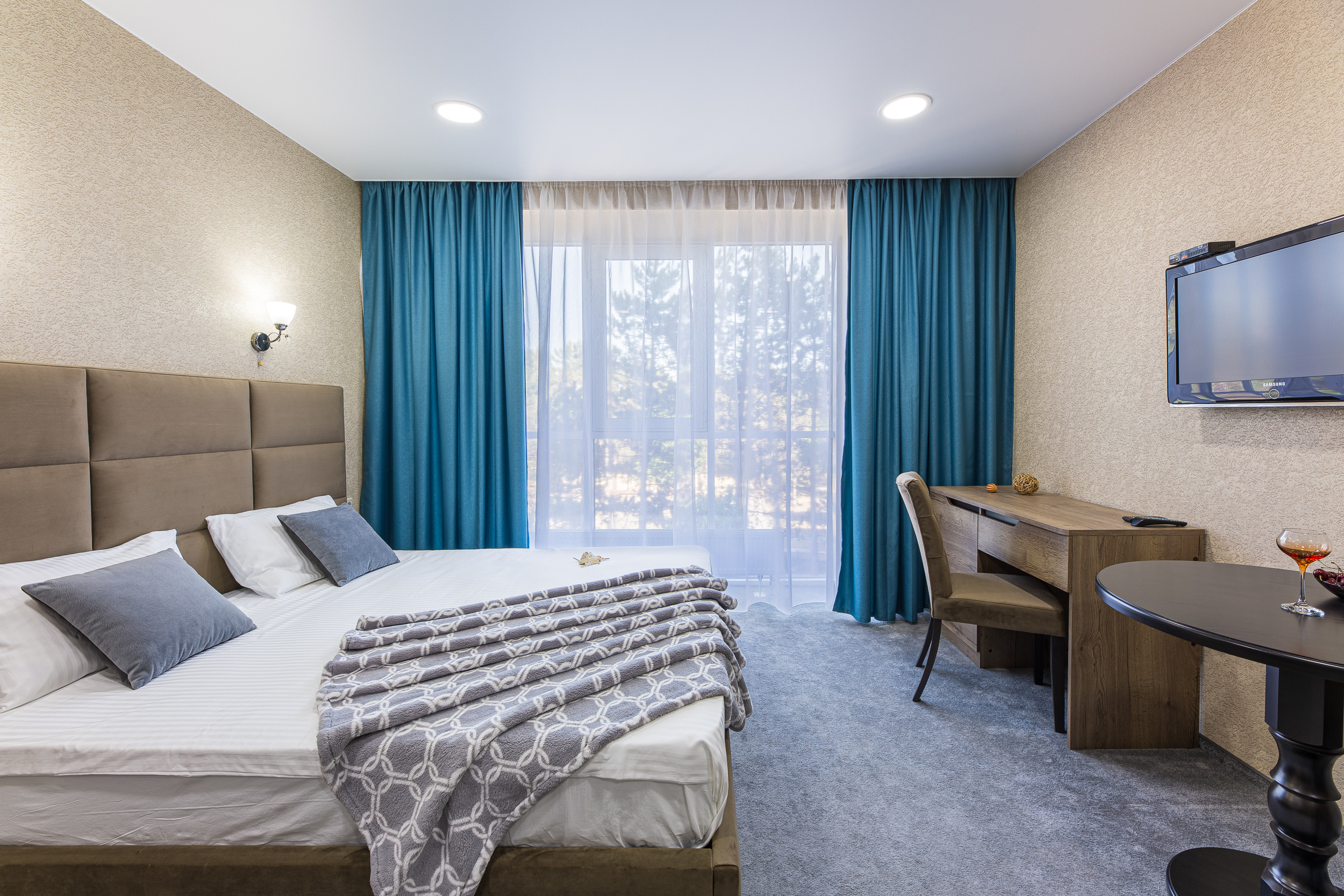 Renatphoto-Широкоформатная фотосъёмка апартаментов. Профессиональная фотосъёмка интерьеров, предметная фотосессия еды для меню г. Анапа