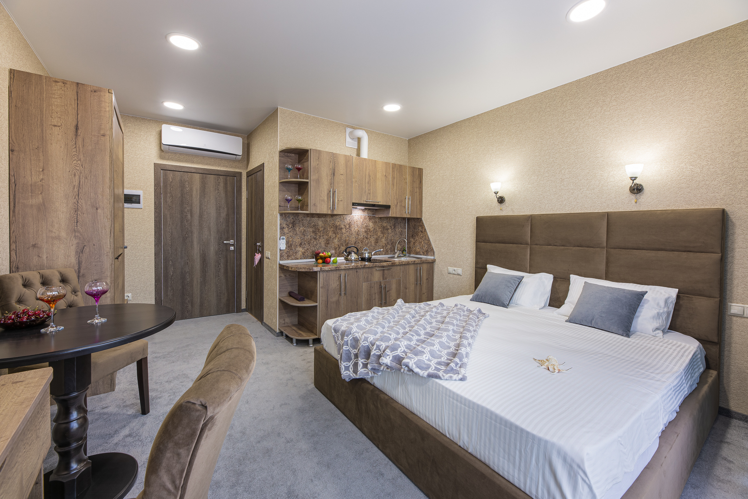 Renatphoto-Широкоформатная фотосъёмка апартаментов. Профессиональная фотосъёмка интерьеров, предметная фотосессия еды для меню г. Анапа