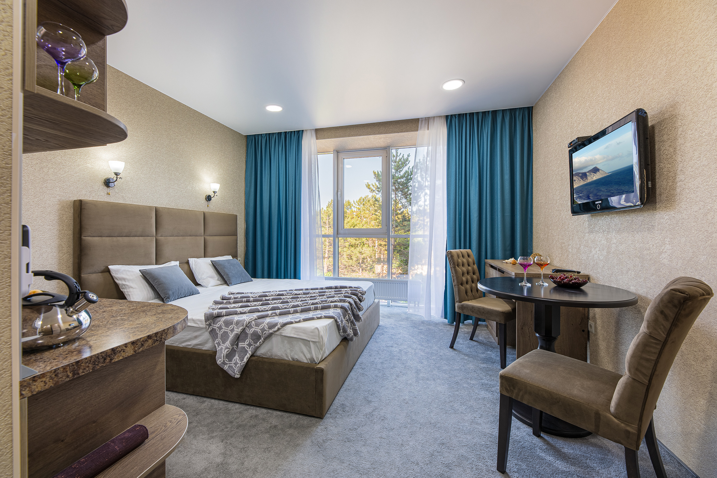 Renatphoto-Широкоформатная фотосъёмка апартаментов. Профессиональная фотосъёмка интерьеров, предметная фотосессия еды для меню г. Анапа