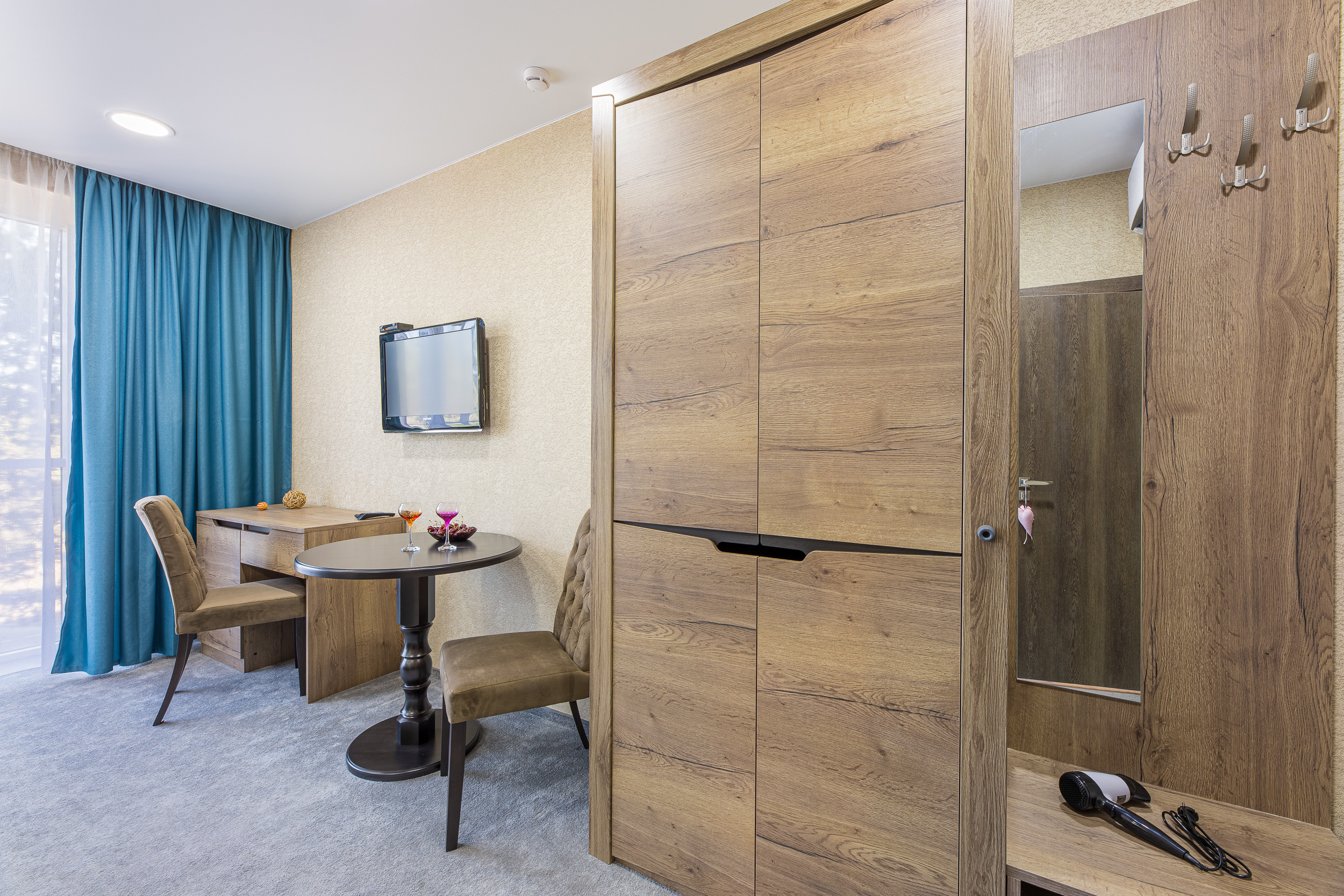 Renatphoto-Широкоформатная фотосъёмка апартаментов. Профессиональная фотосъёмка интерьеров, предметная фотосессия еды для меню г. Анапа