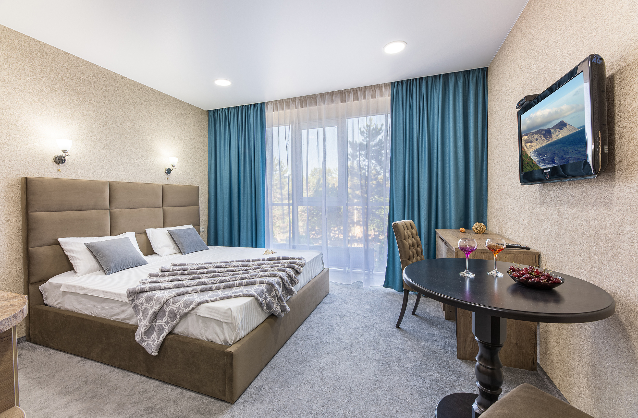 Renatphoto-Широкоформатная фотосъёмка апартаментов. Профессиональная фотосъёмка интерьеров, предметная фотосессия еды для меню г. Анапа