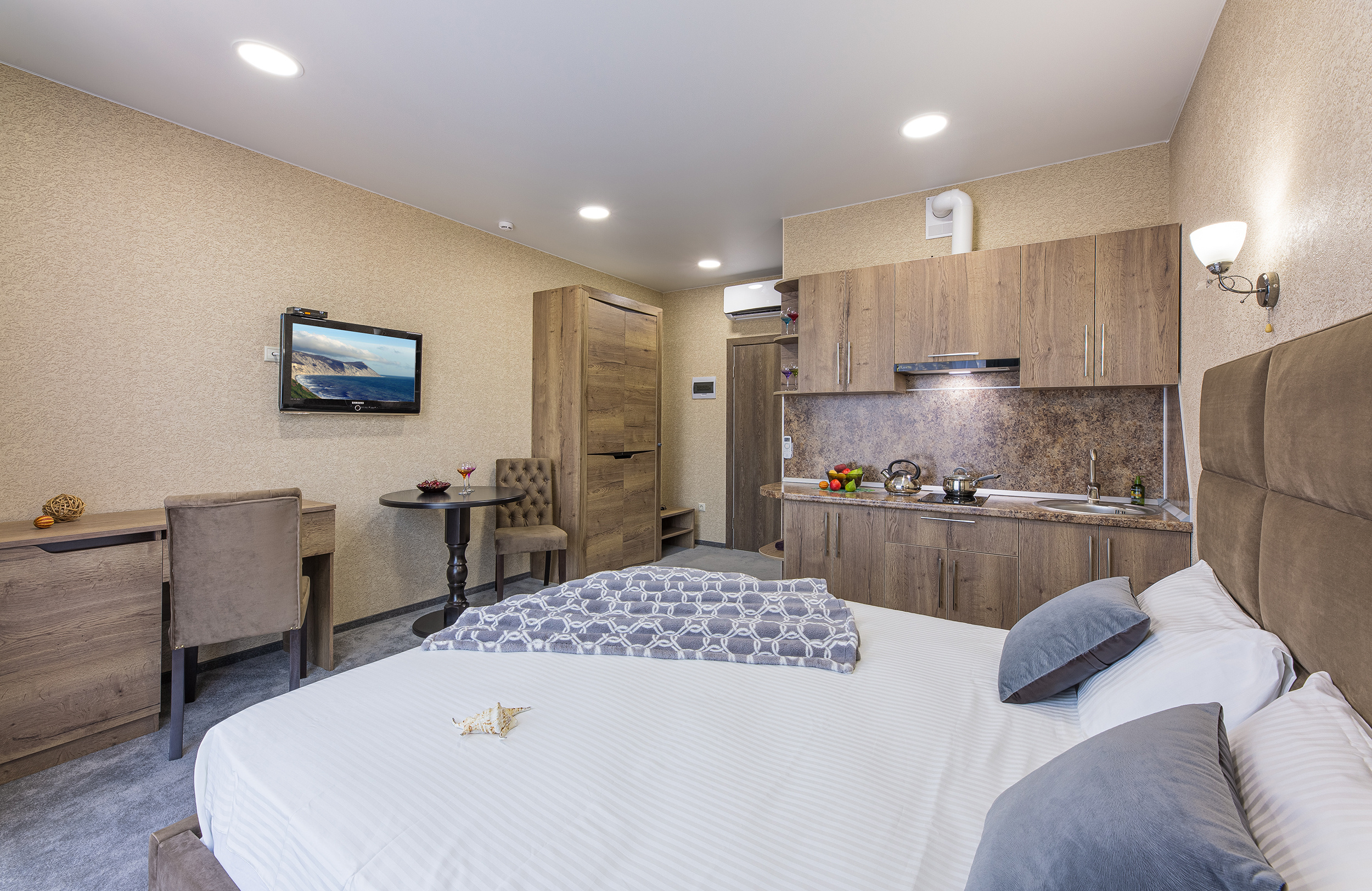 Renatphoto-Широкоформатная фотосъёмка апартаментов. Профессиональная фотосъёмка интерьеров, предметная фотосессия еды для меню г. Анапа