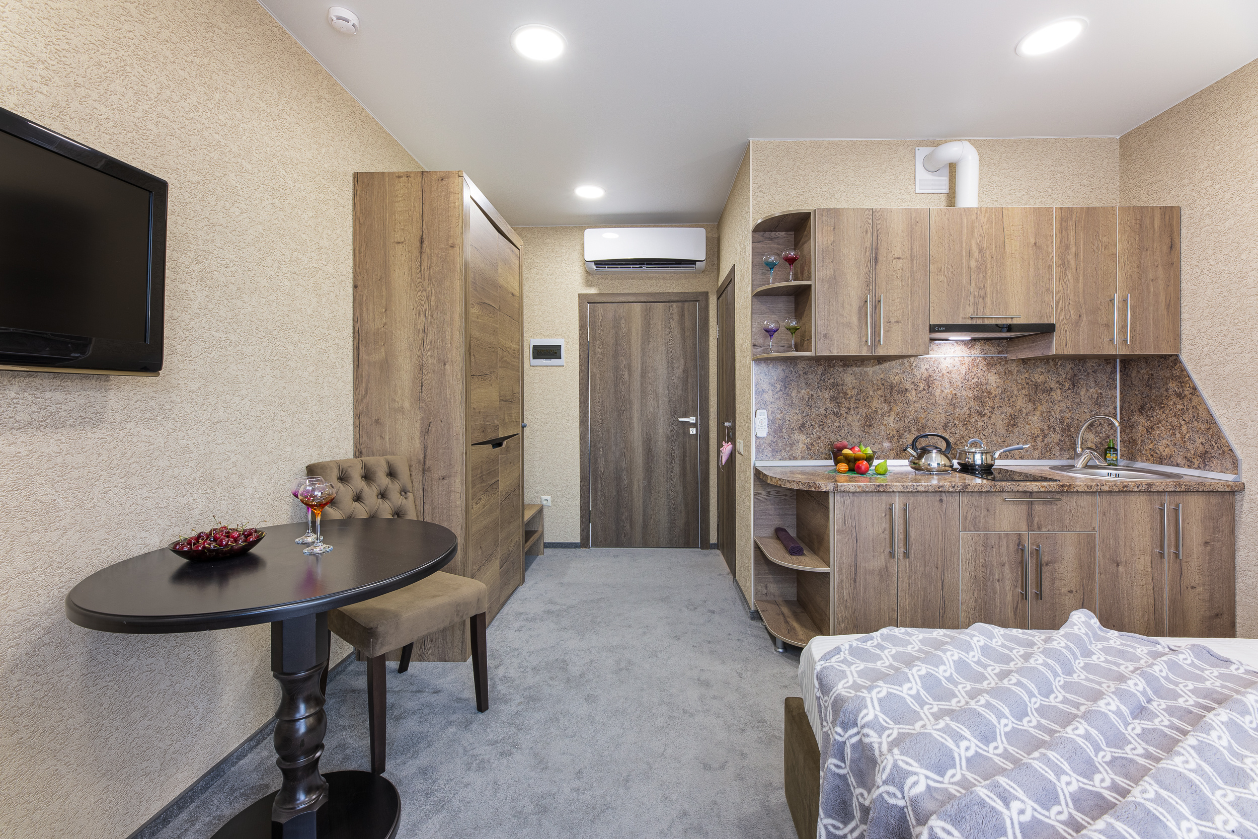 Renatphoto-Широкоформатная фотосъёмка апартаментов. Профессиональная фотосъёмка интерьеров, предметная фотосессия еды для меню г. Анапа