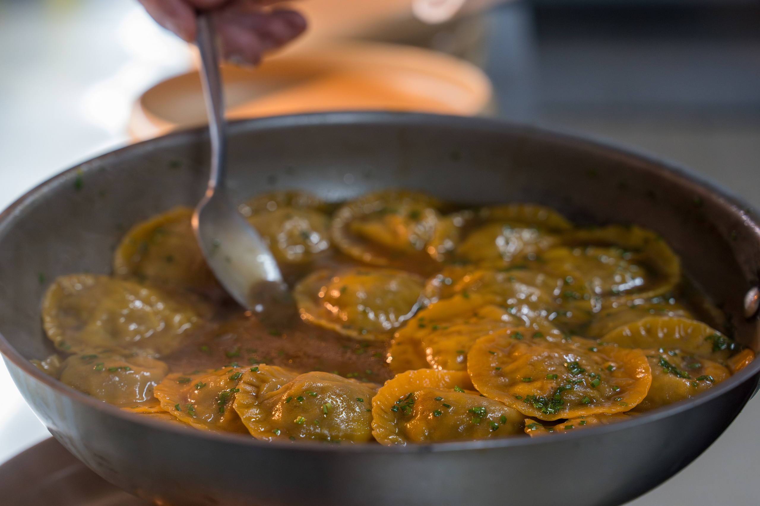 Гастрономический ужин «Лесная Италия» с Мирко Дзаго в ресторане RiverSide. Репортажный фотограф в Красной Поляне и Сочи Павлюченко Екатерина