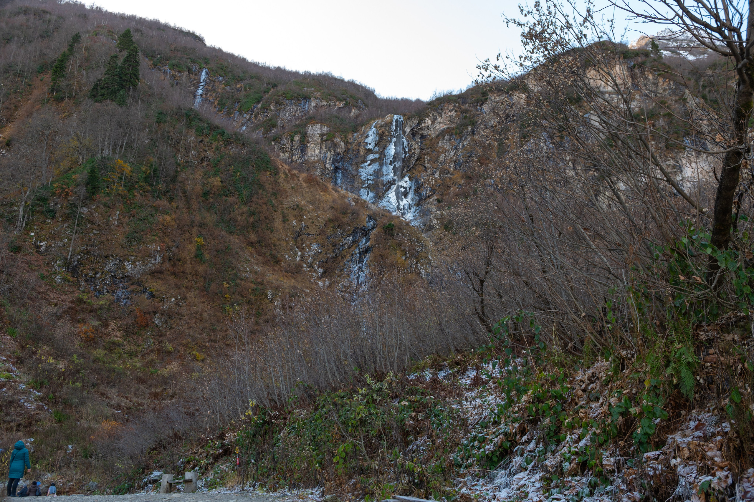 Mice мероприятие — прогулка на водопад Поликаря на курорте Красная Поляна. Репортажный фотограф в Красной Поляне и Сочи Павлюченко Екатерина