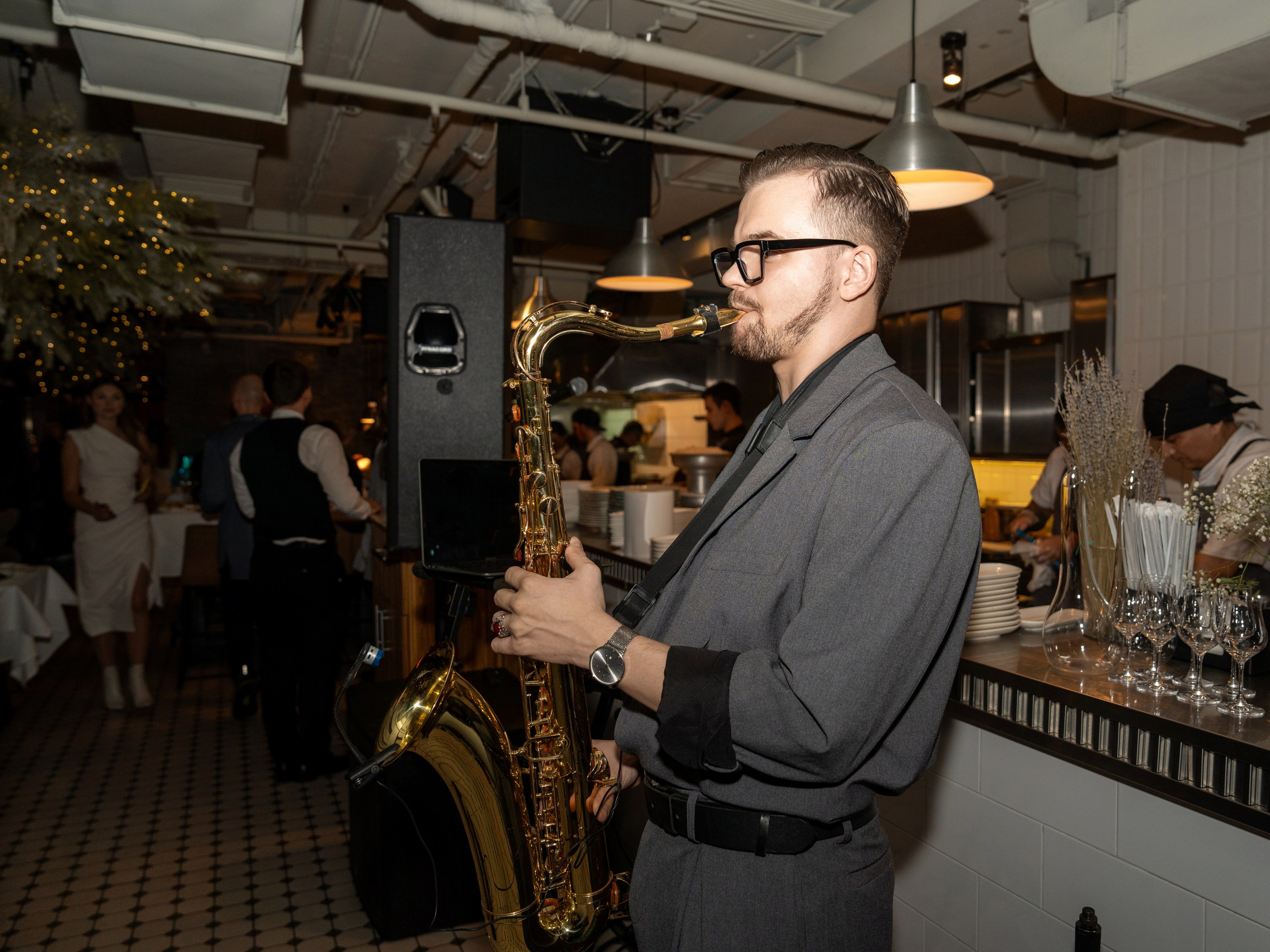 Новый год 2025 в ресторане Сахалин. Репортажный фотограф в Красной Поляне и Сочи Павлюченко Екатерина