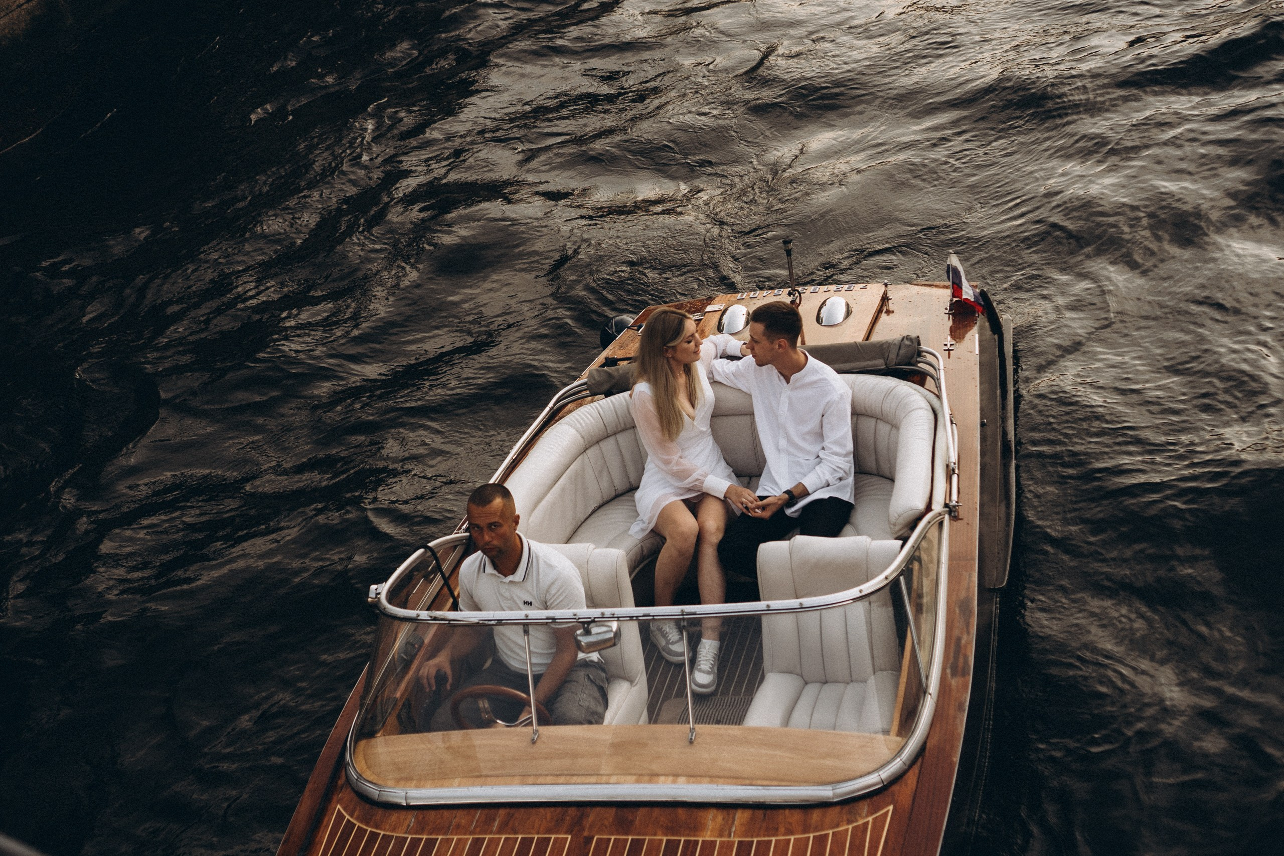 СВАДЕНБНАЯ СЬЕМКА НА КАТЕРЕ ПО КАНАЛАМ САНКТ-ПЕТЕРБУРГА И В АКВАТОРИИ НЕВЫ. Профессиональный фотограф, Санкт-Петербург — Виктория Богомолова