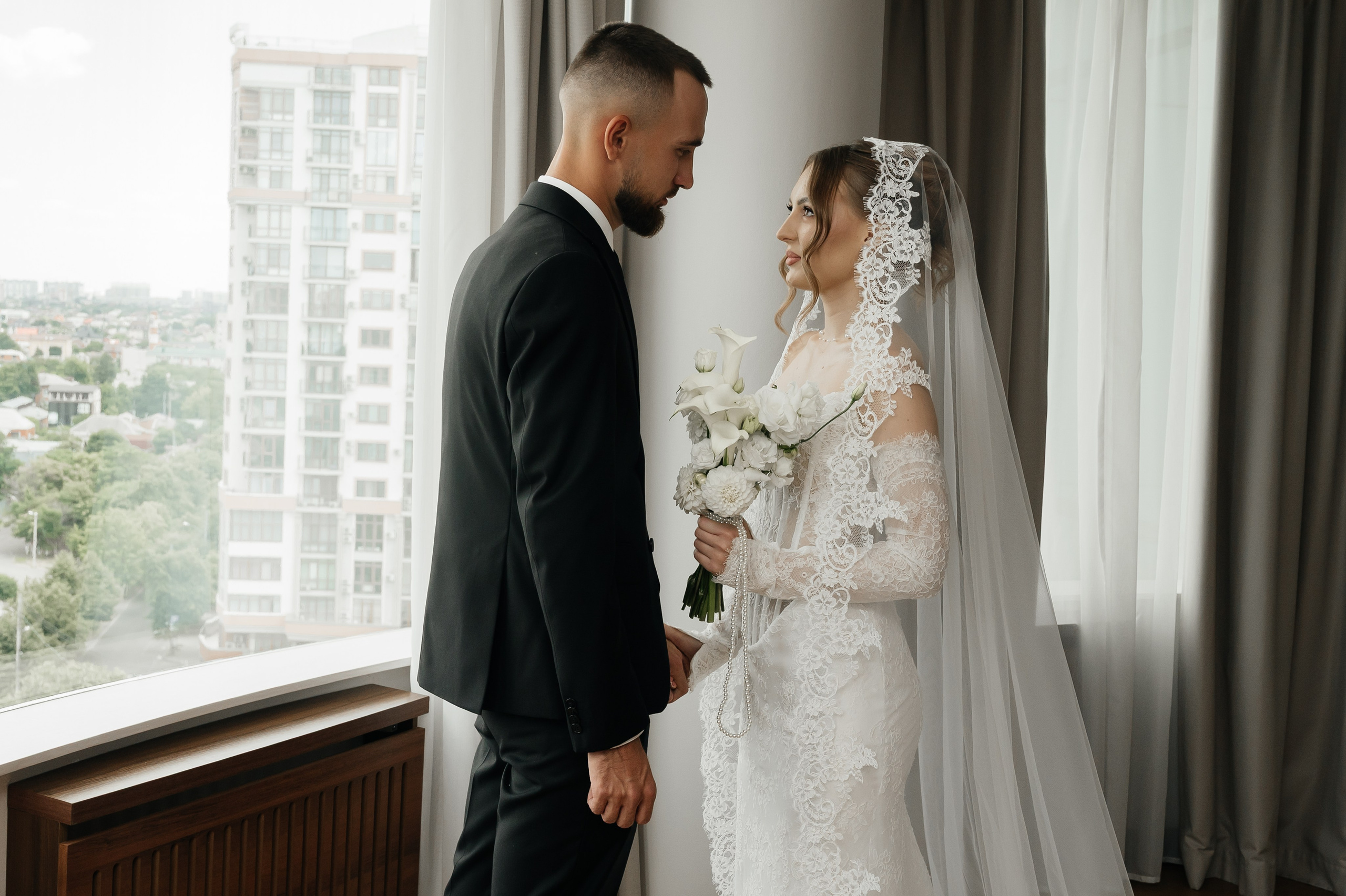 Свадьба (утро в отеле). Свадебный и семейный фотограф в Краснодаре Алина Мельник