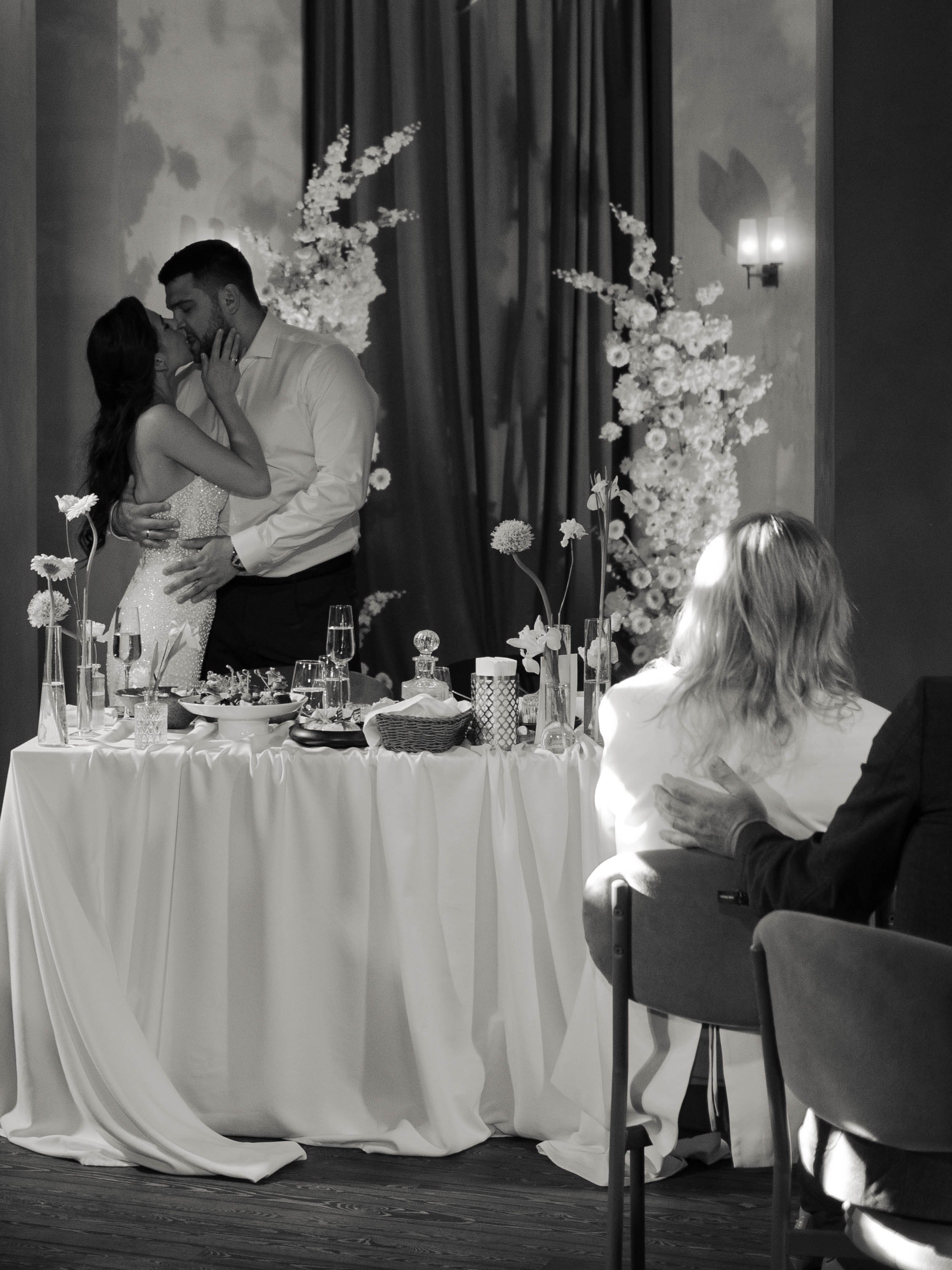 Сергей и Анна: классика в Петербурге в теплой компании близких. @dariazphoto свадебный фотограф