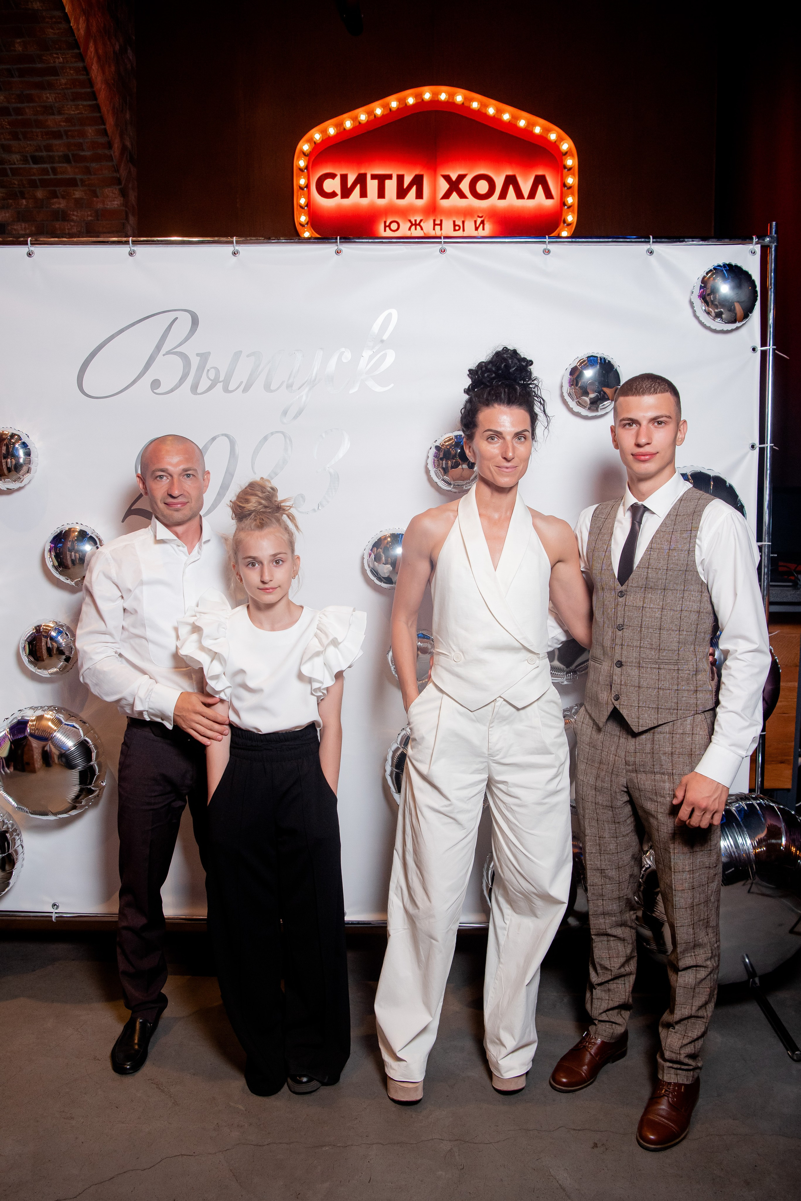 140 Школа. Вручение и Банкет. Сити Холл. Фотограф в Волгограде и Волжском Александр Горбань