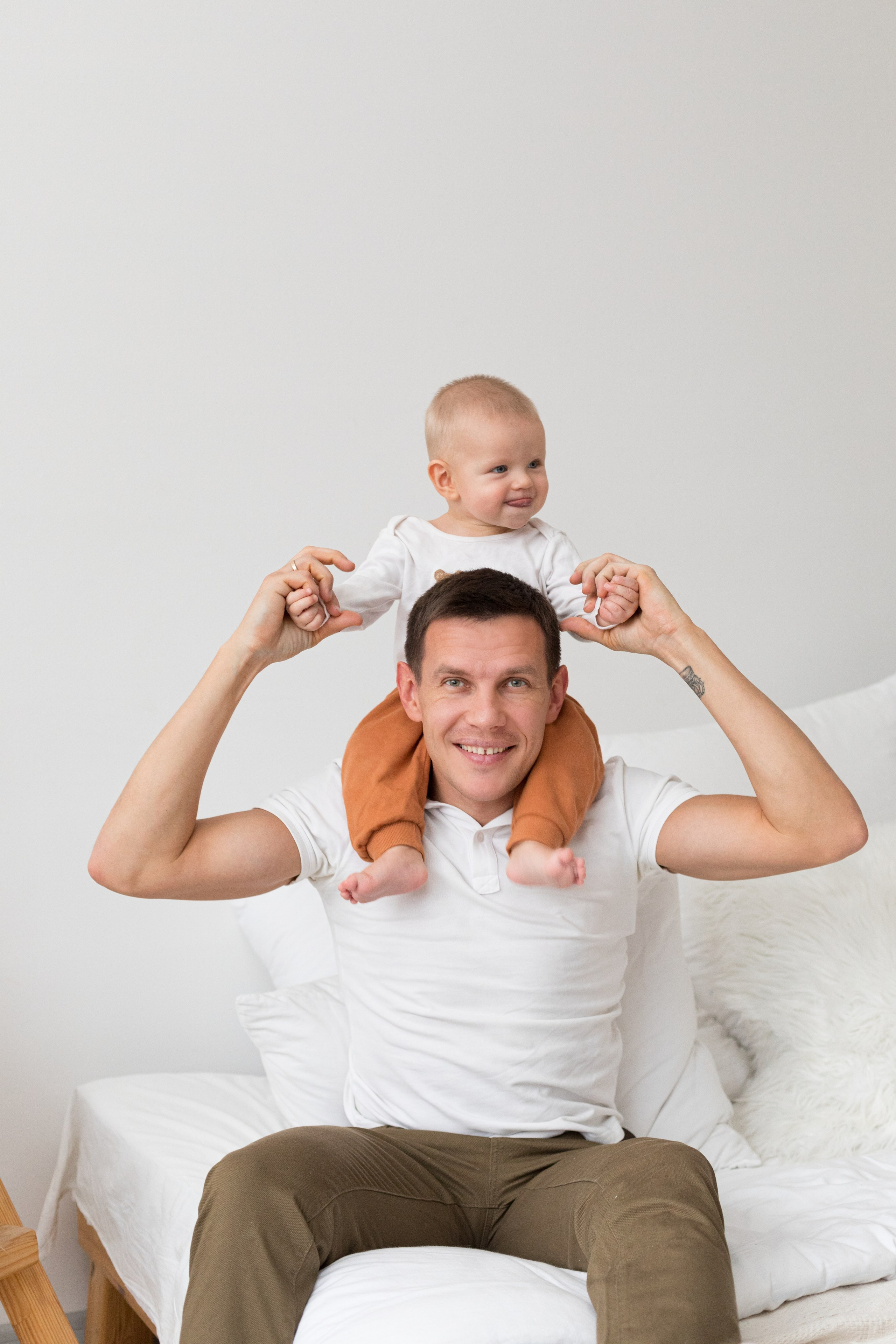 Студийная новогодняя фотосессия семьи. Детский и контент фотограф Надя Волкова Санкт-Петербург