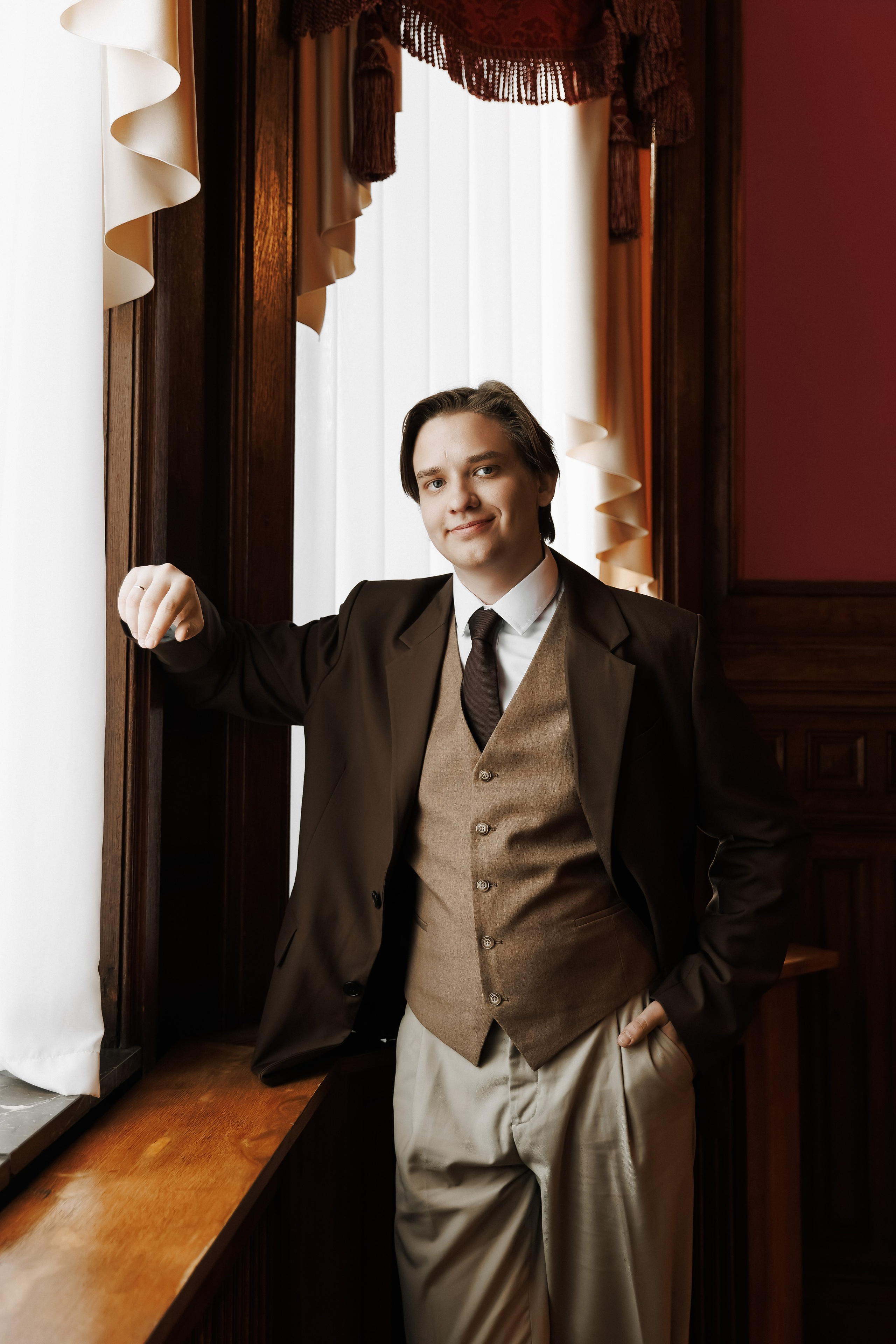 Полина и Максим — съемка в ЗАГСе. Свадебный и портретный фотограф в Санкт-Петербурге Анна Демьянова