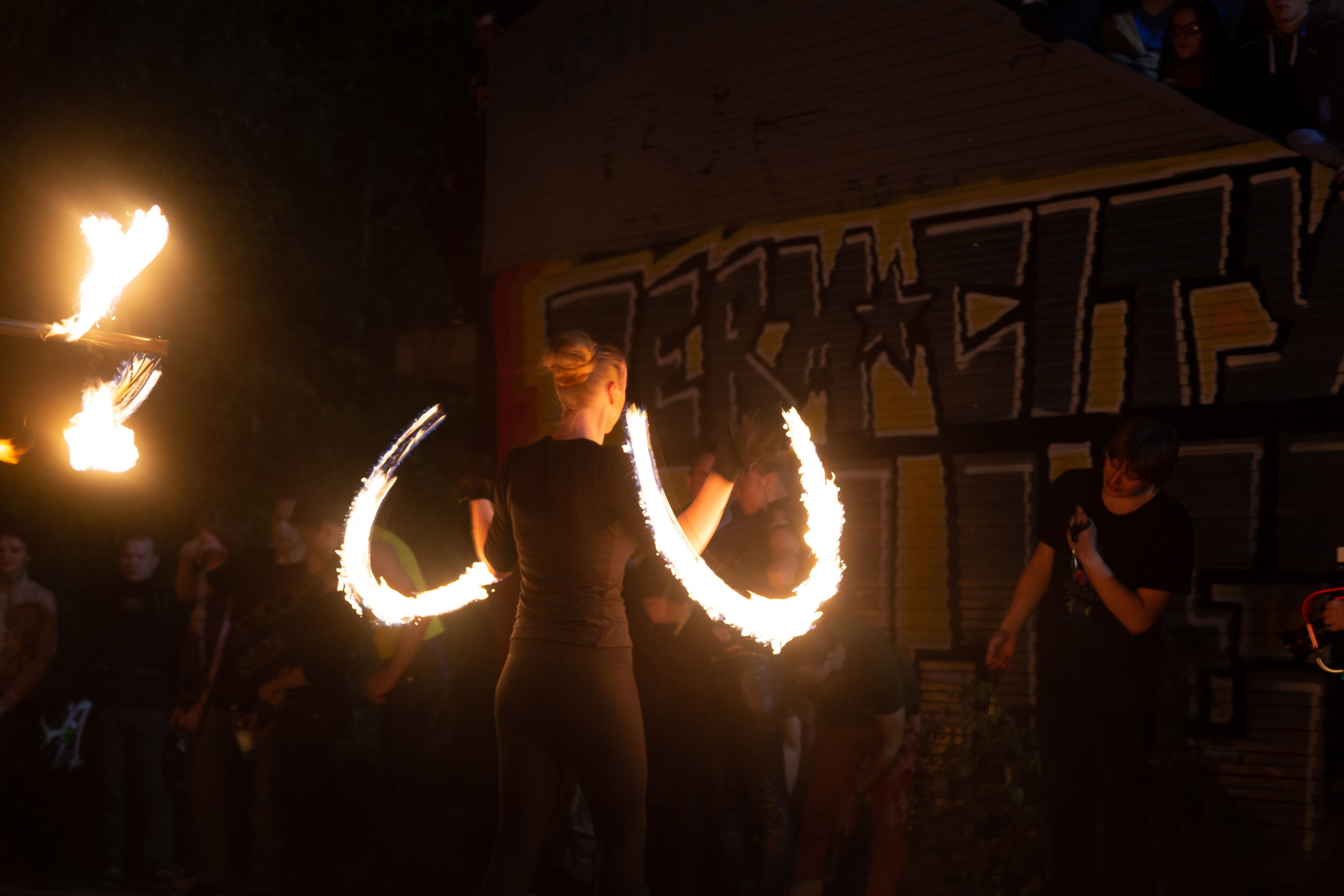 Огненное шоу в Перми. Фотограф Никита Попов. Фотограф Пермь. Фотосессия в фотостудии Перми и на свежем воздухе