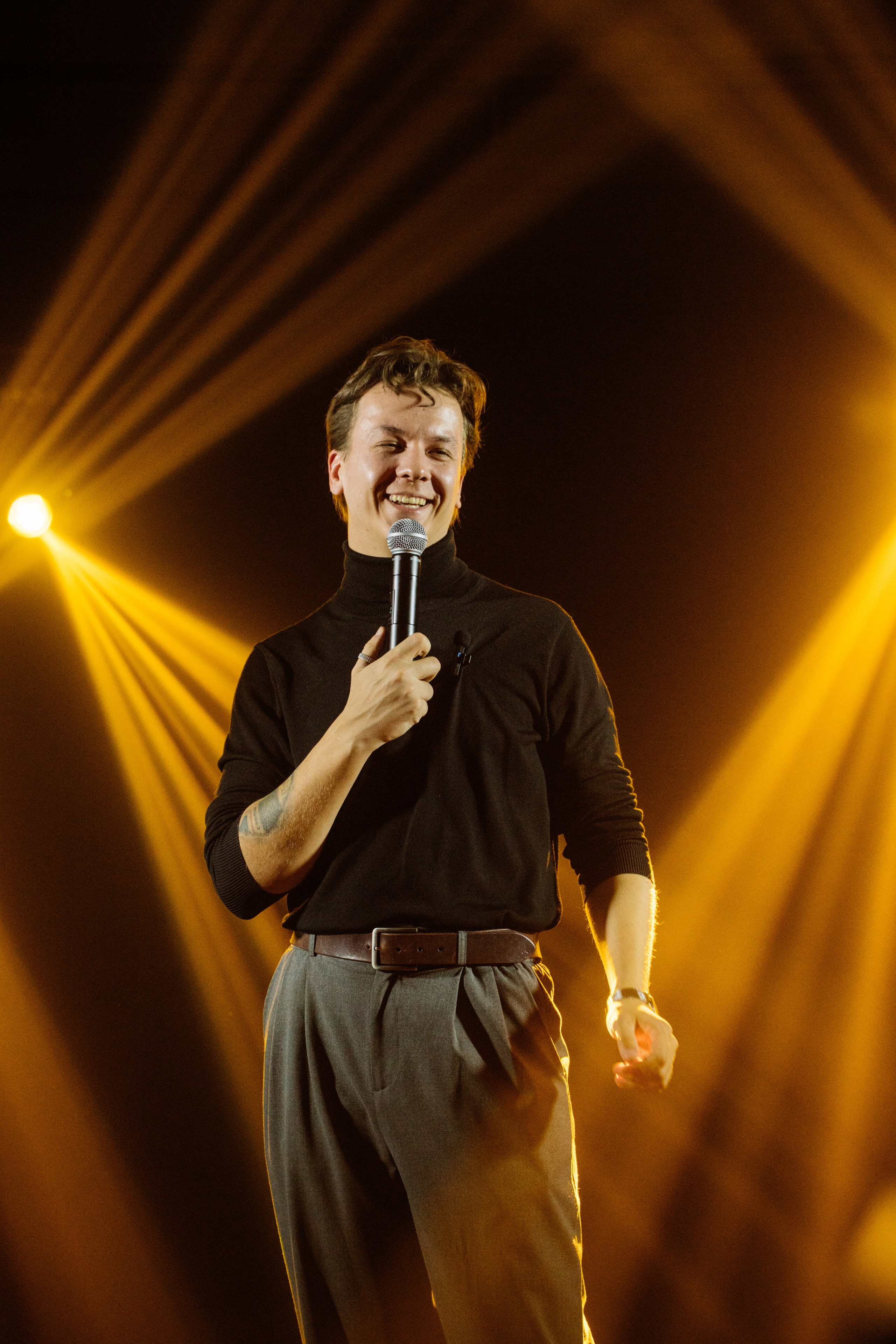 Репортажные съемки. Дипломированный фотограф в Новосибирске. Фотографирую свадьбы, репортажи, индивидуальные фотосессии, lovestory(семейные)